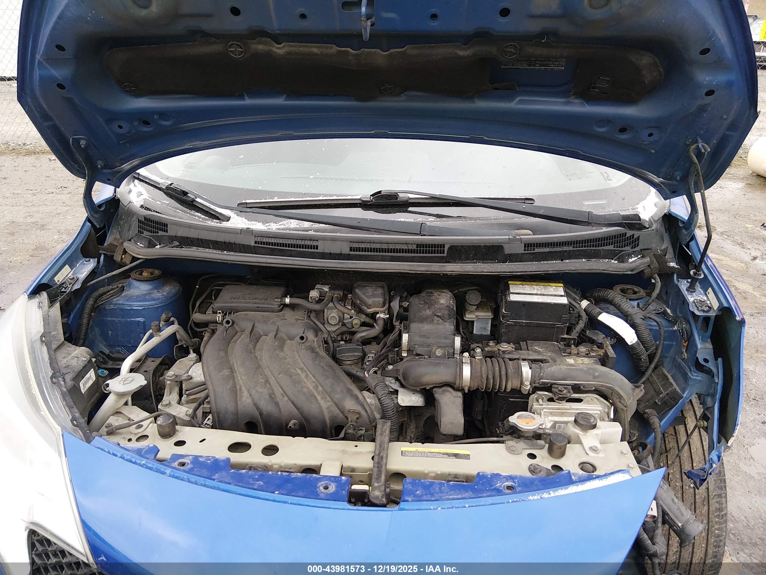NISSAN VERSA image 10