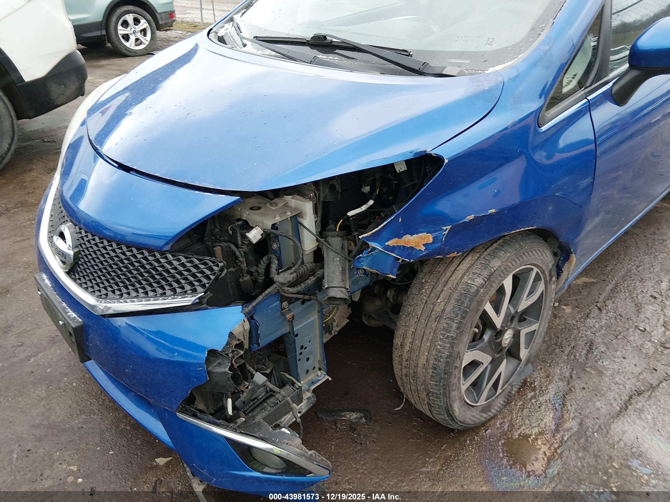 NISSAN VERSA image 6