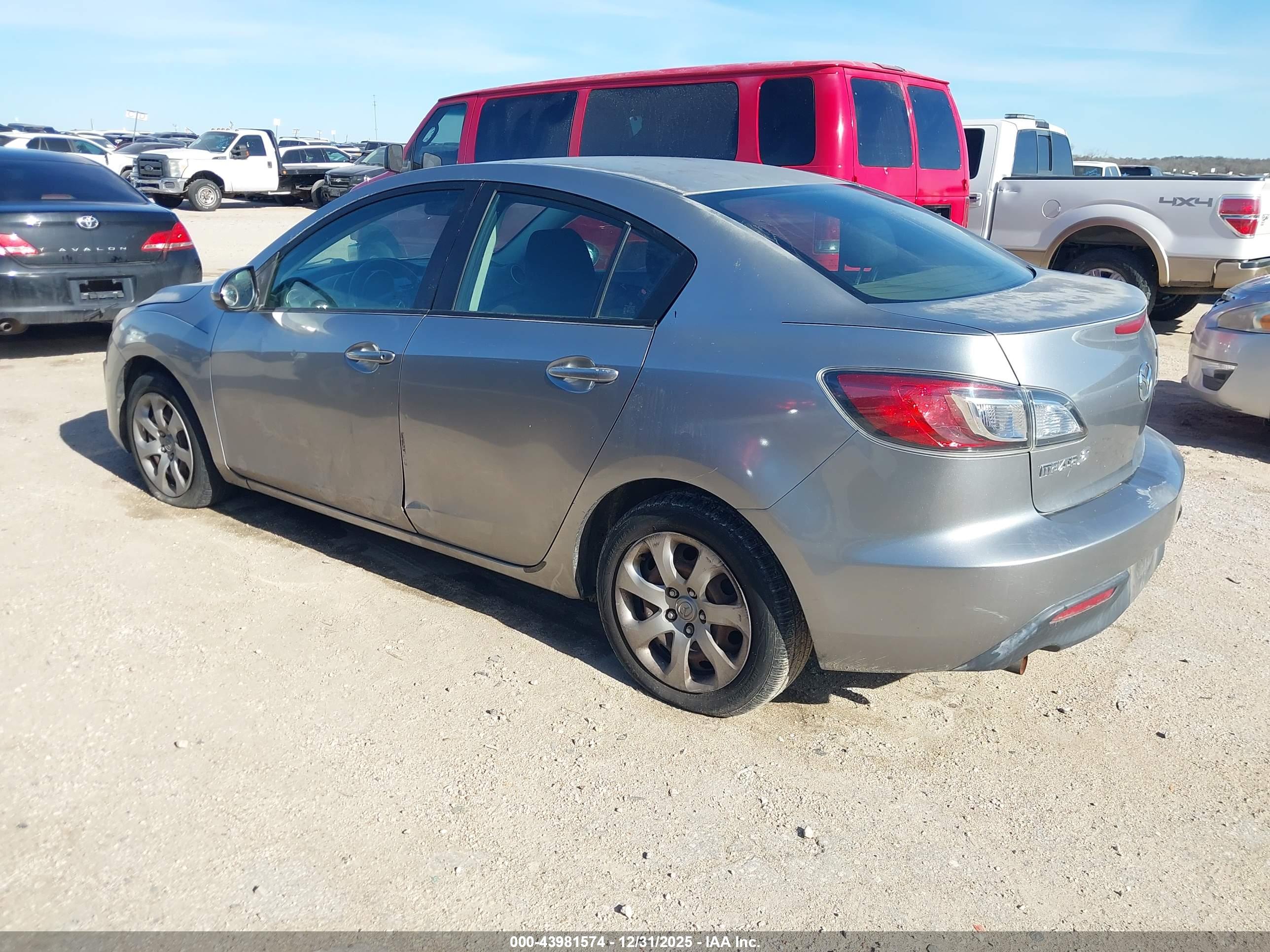 MAZDA MAZDA3 image 3
