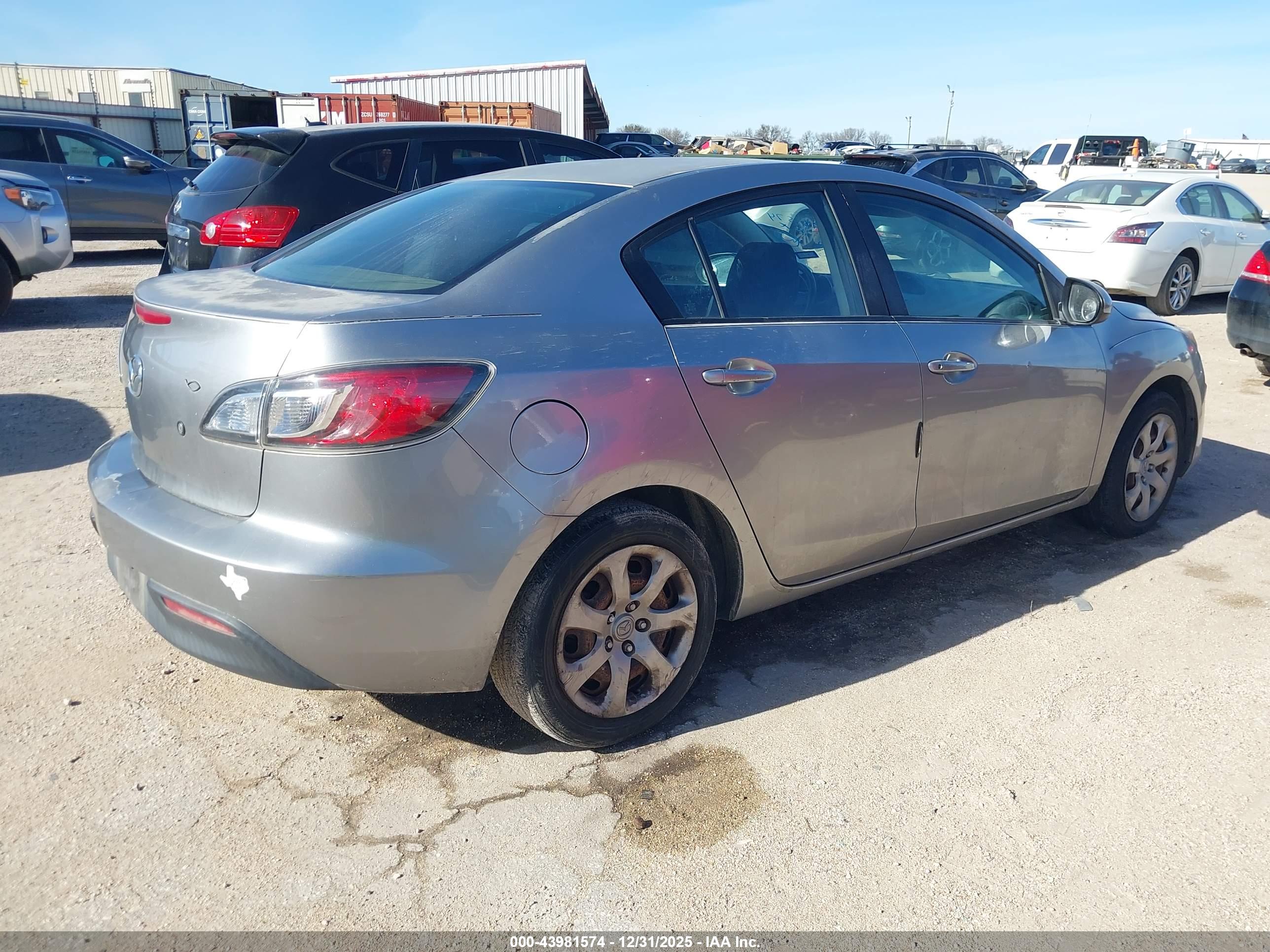 MAZDA MAZDA3 image 4