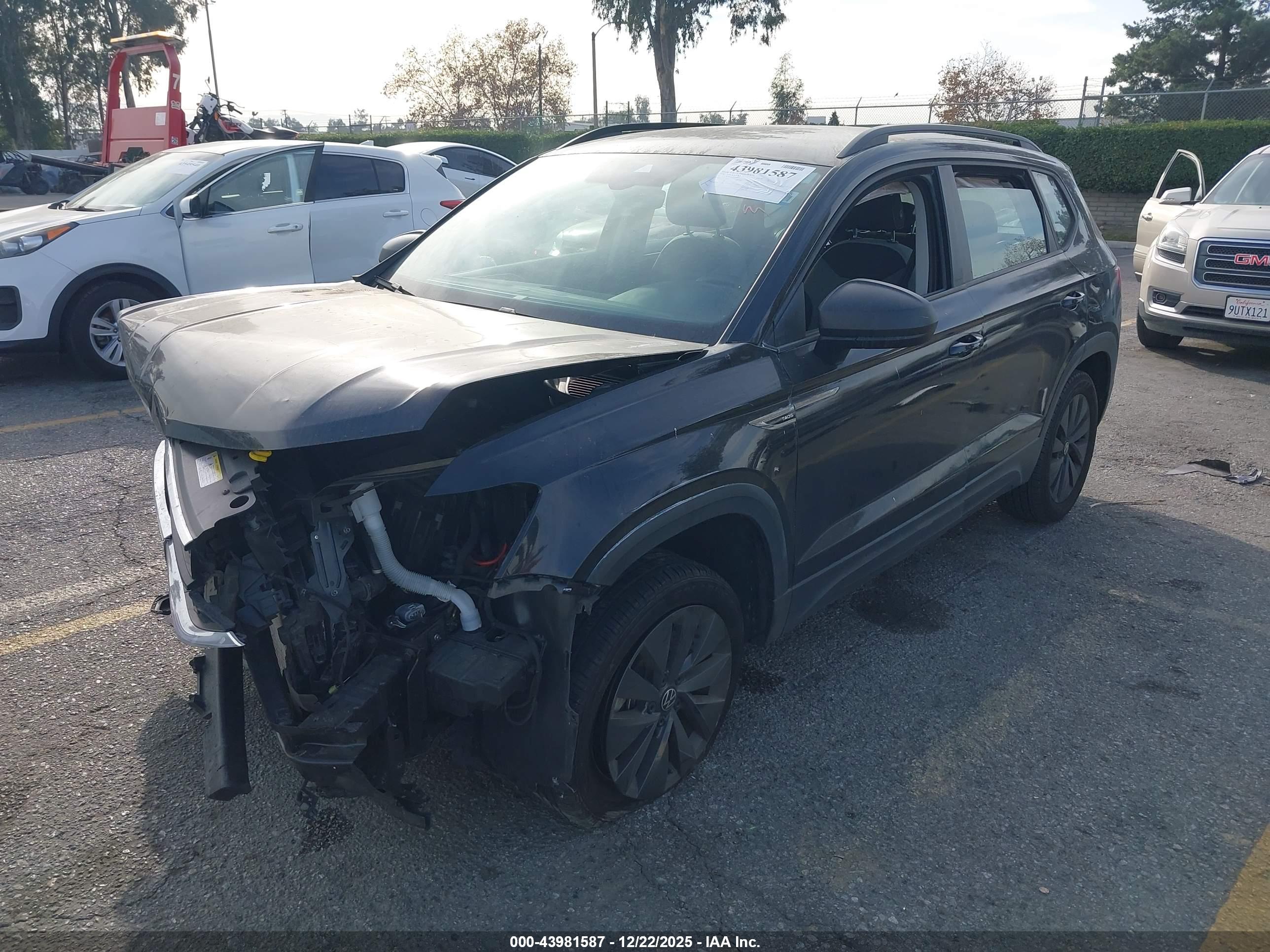 VOLKSWAGEN TAOS image 2