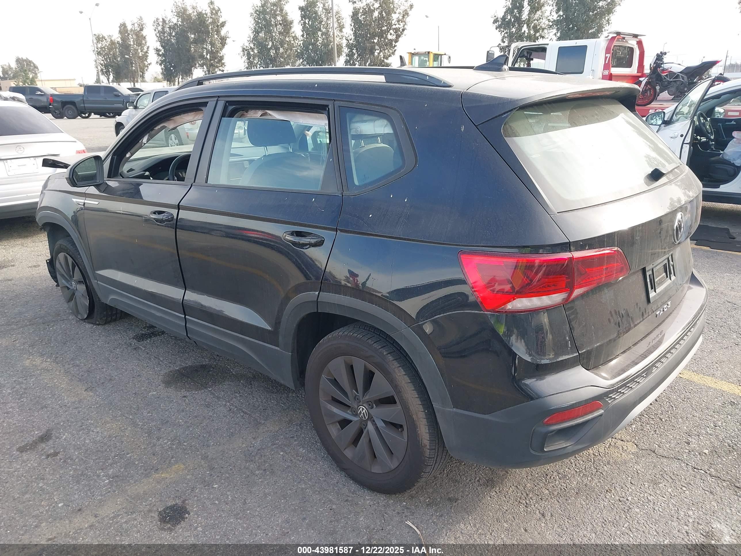 VOLKSWAGEN TAOS image 3