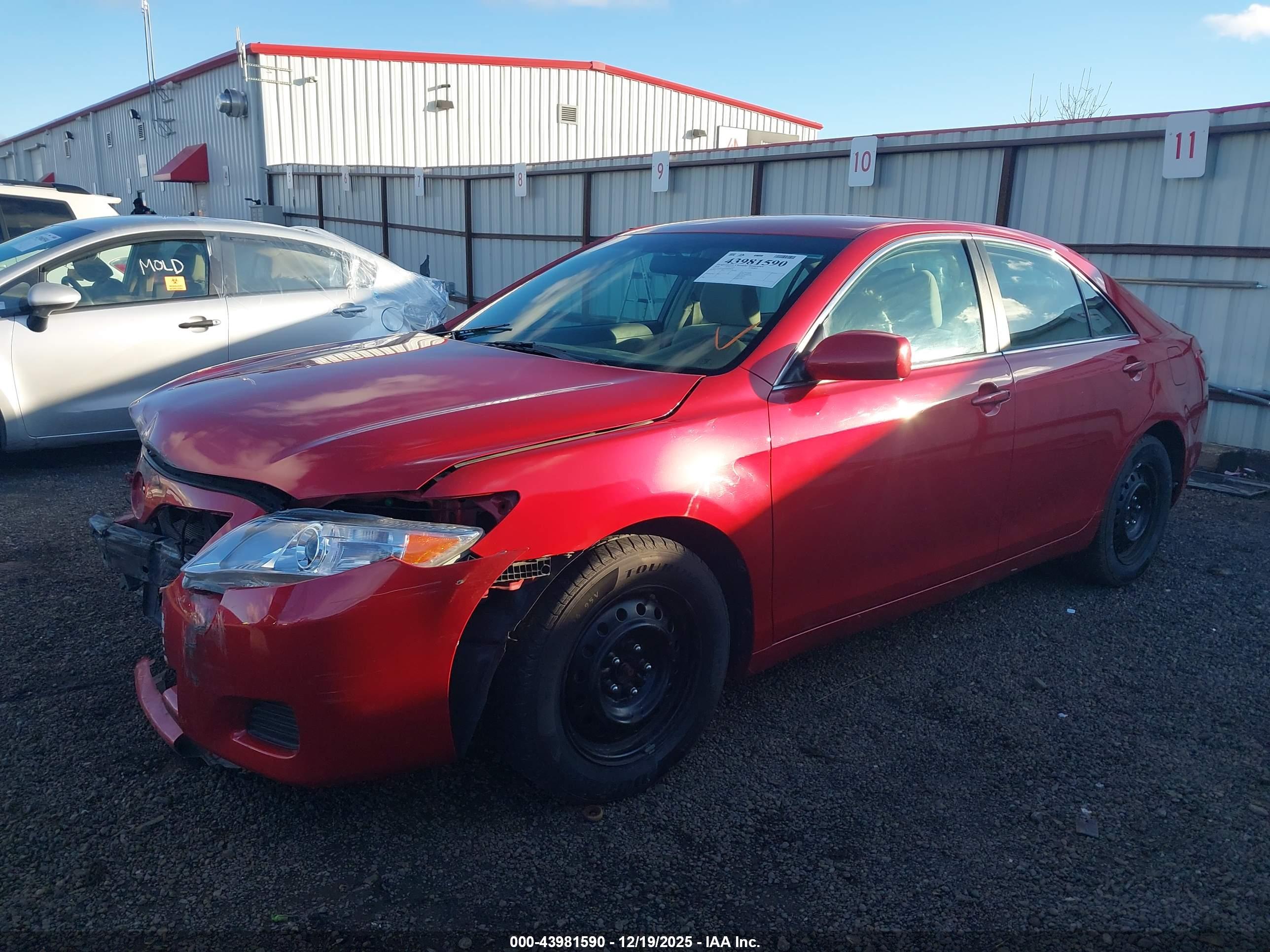 TOYOTA CAMRY image 2