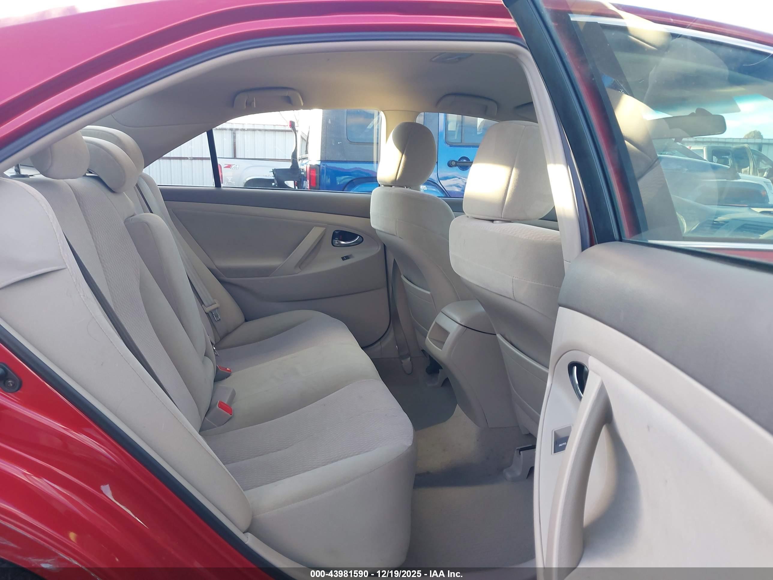 TOYOTA CAMRY image 8