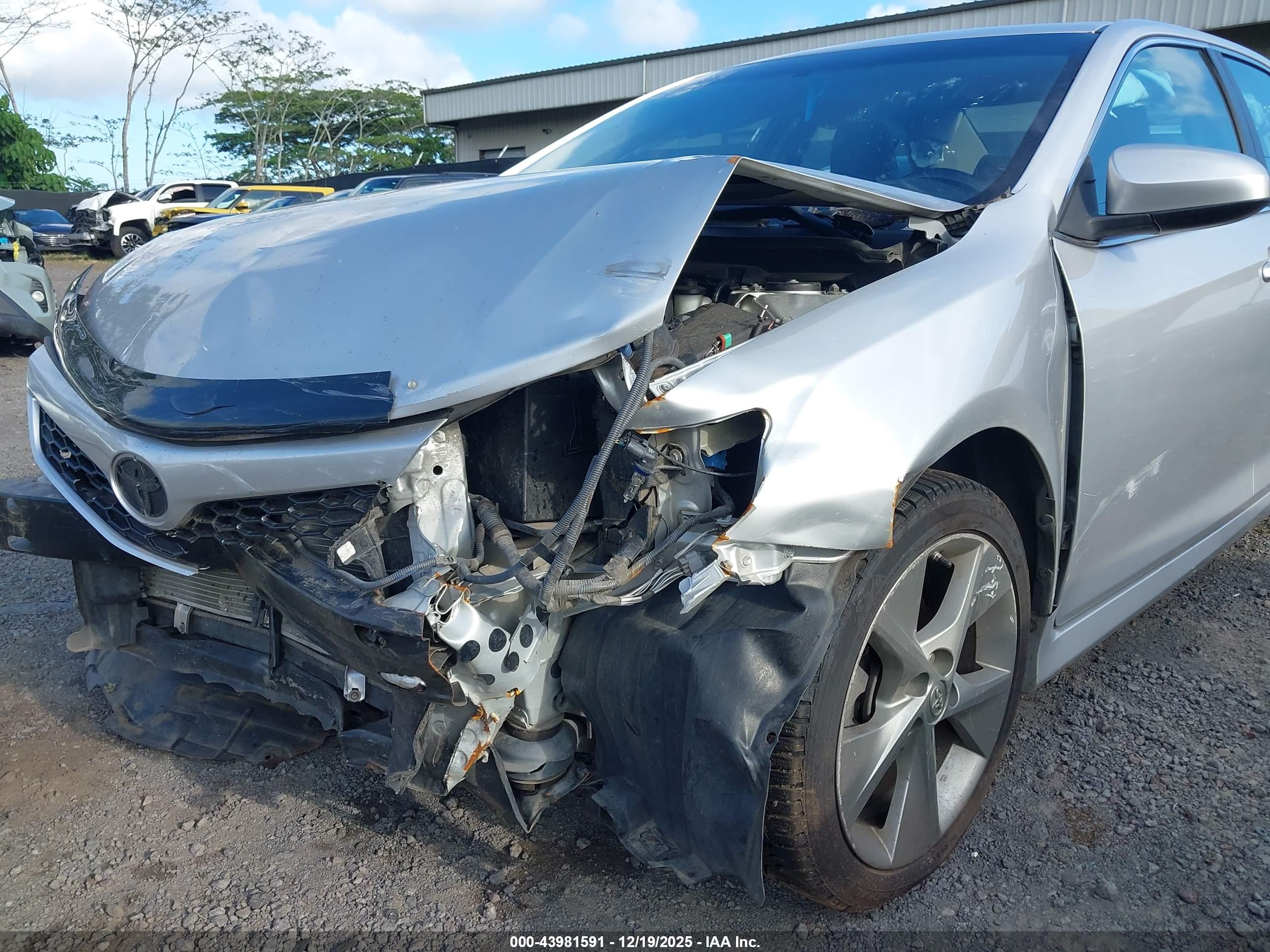 TOYOTA CAMRY image 6