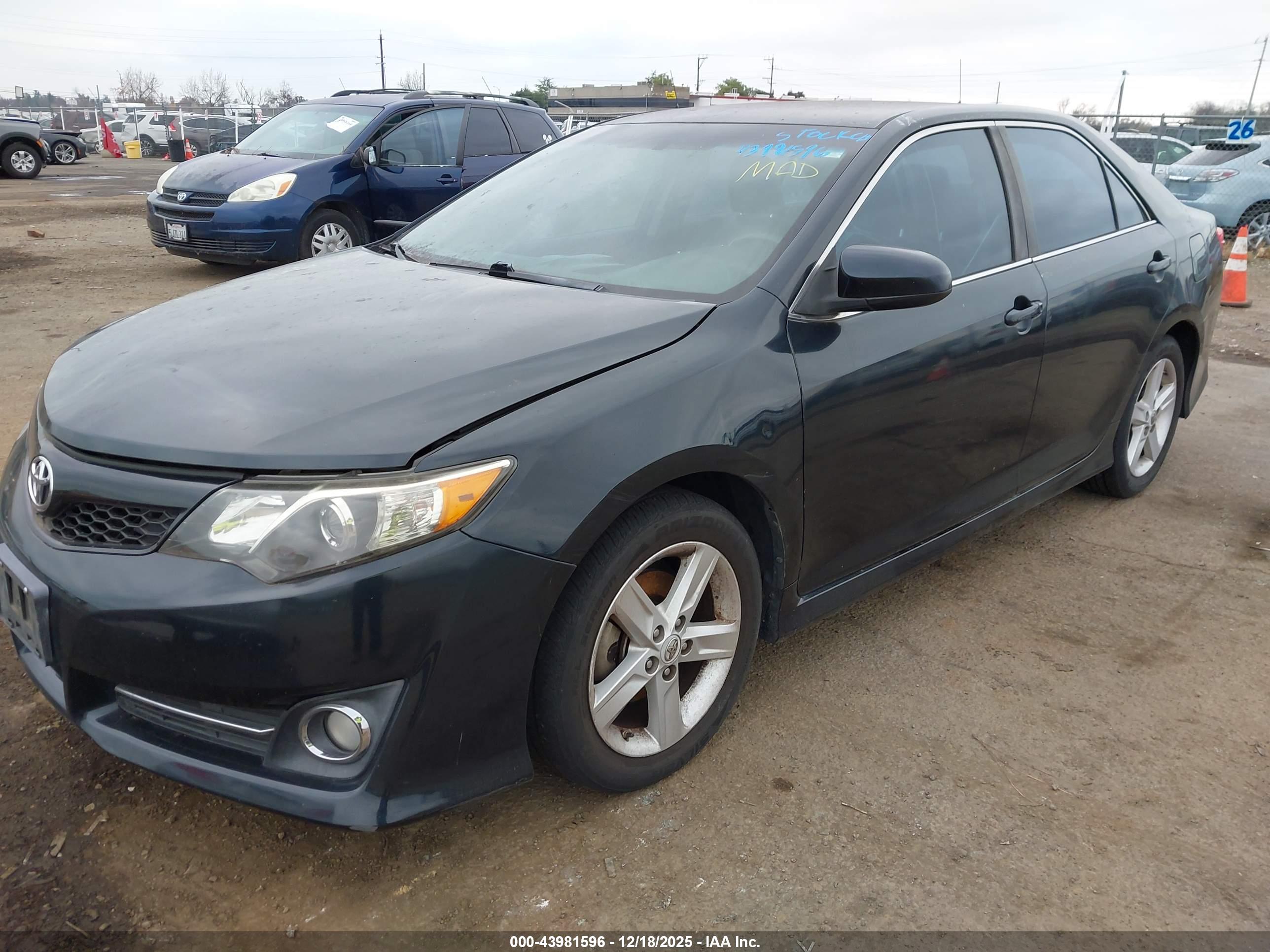 TOYOTA CAMRY image 2
