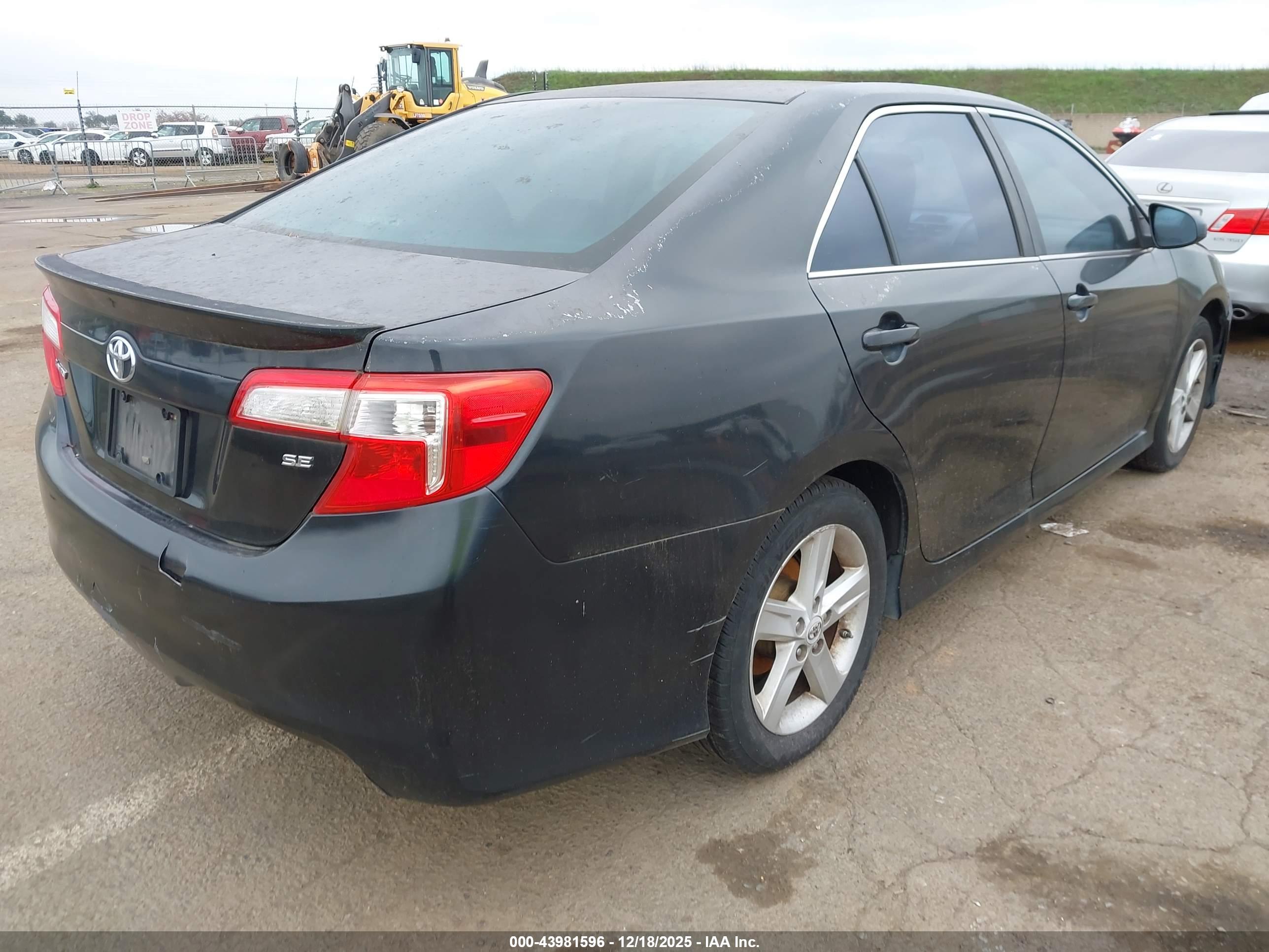 TOYOTA CAMRY image 4