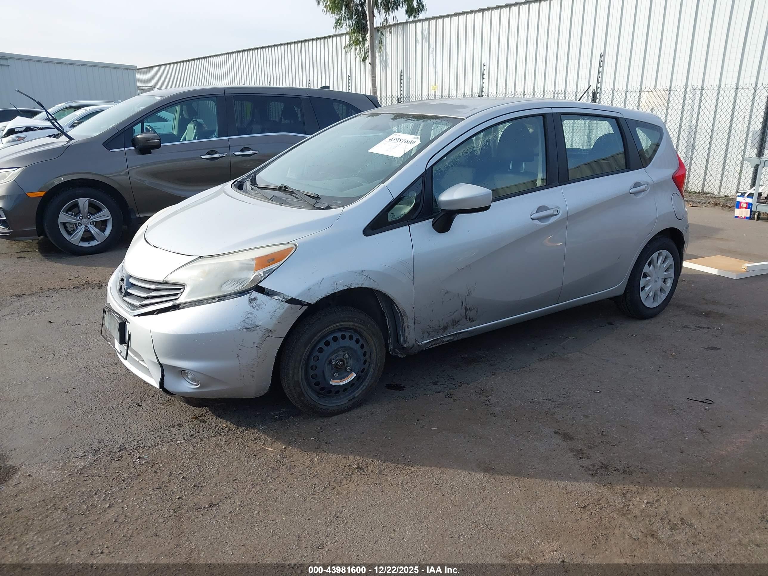 NISSAN VERSA image 2