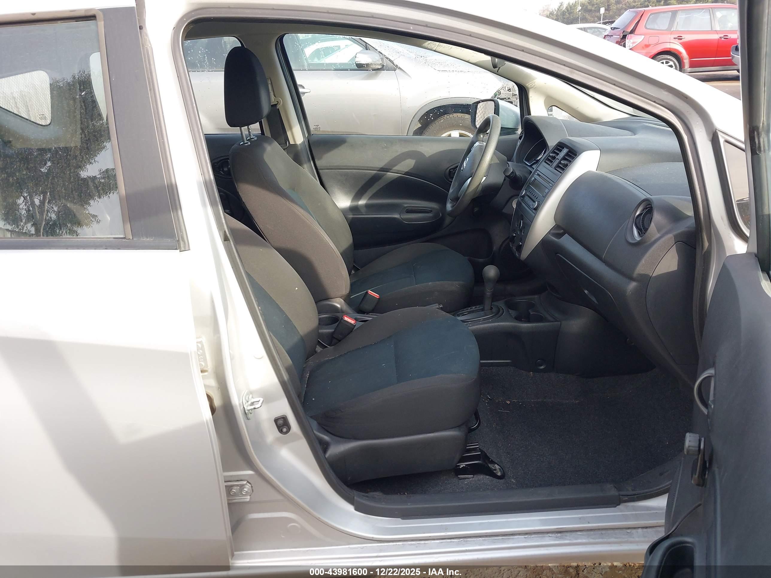 NISSAN VERSA image 5