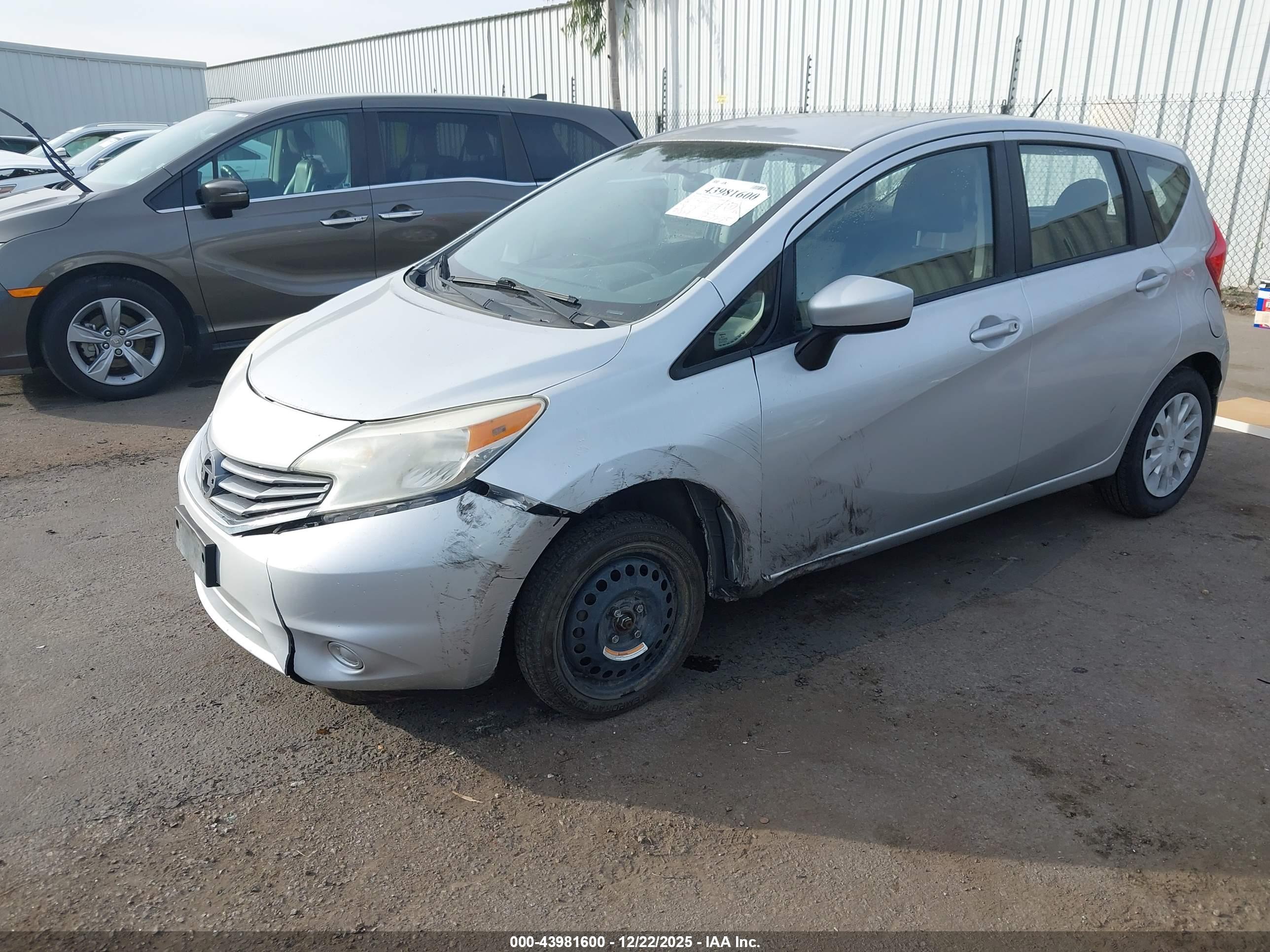 NISSAN VERSA image 6