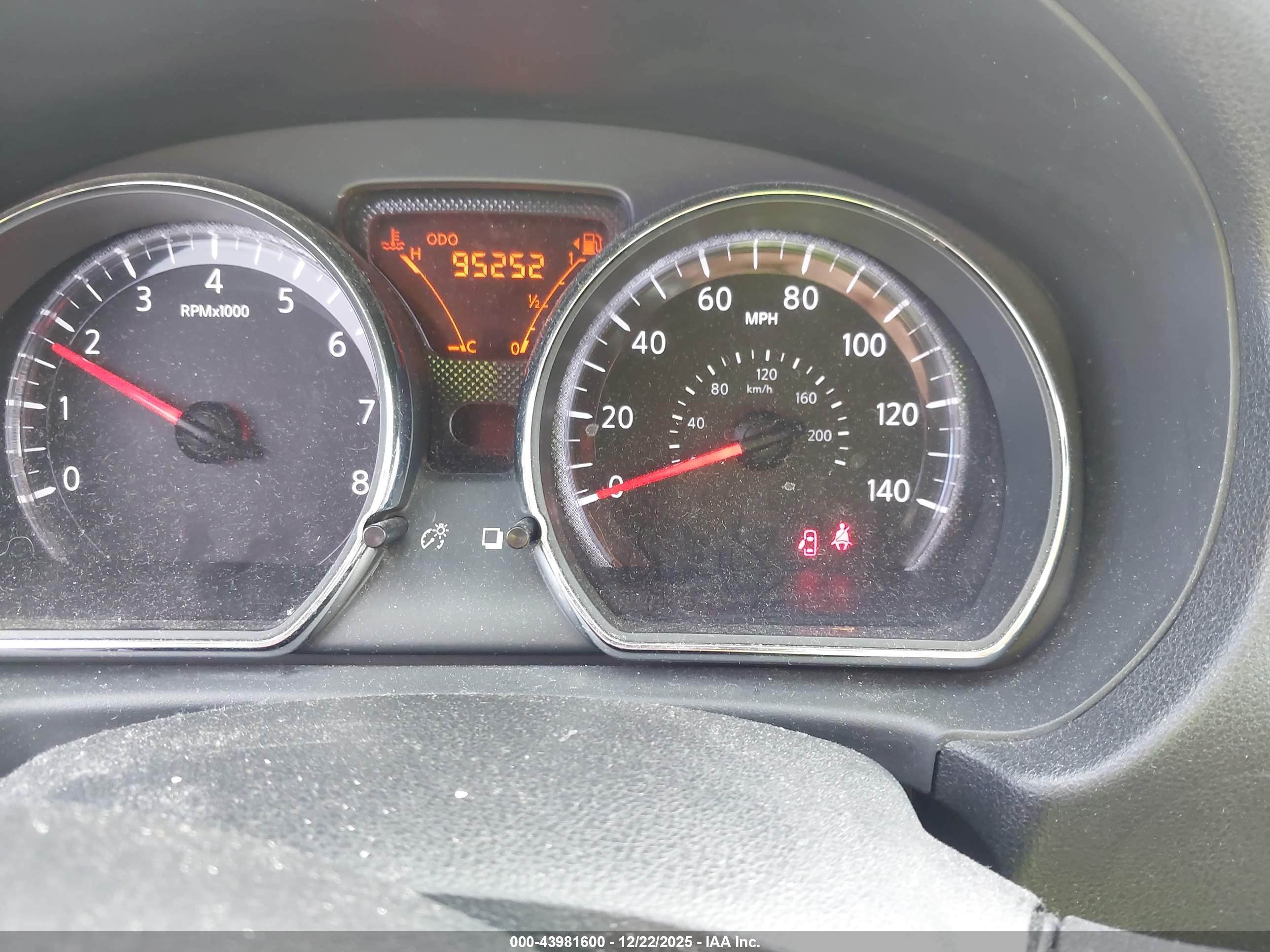 NISSAN VERSA image 7