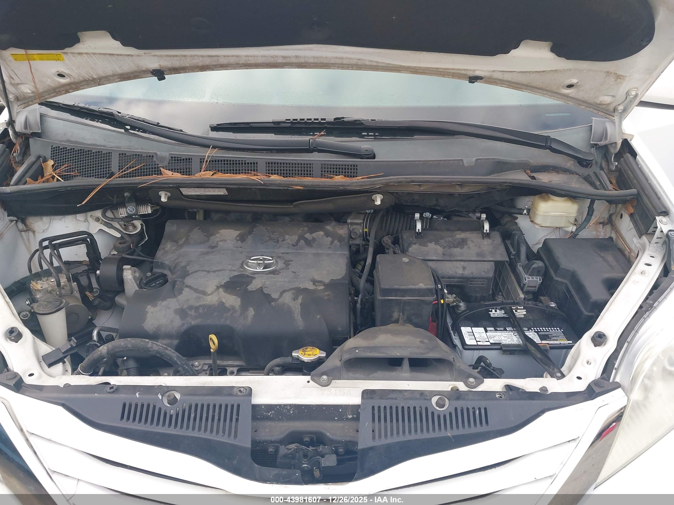 TOYOTA SIENNA image 10