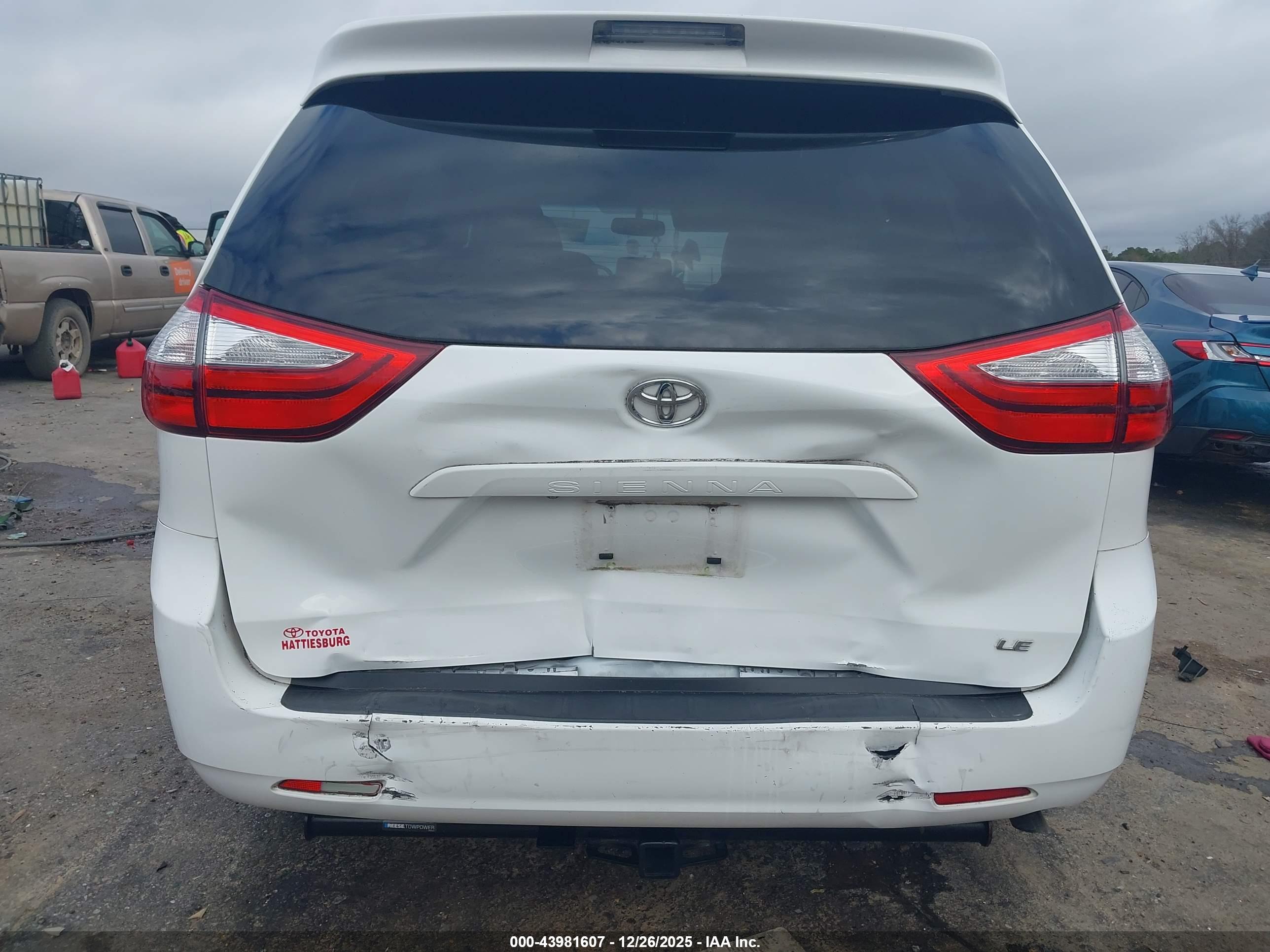 TOYOTA SIENNA image 6