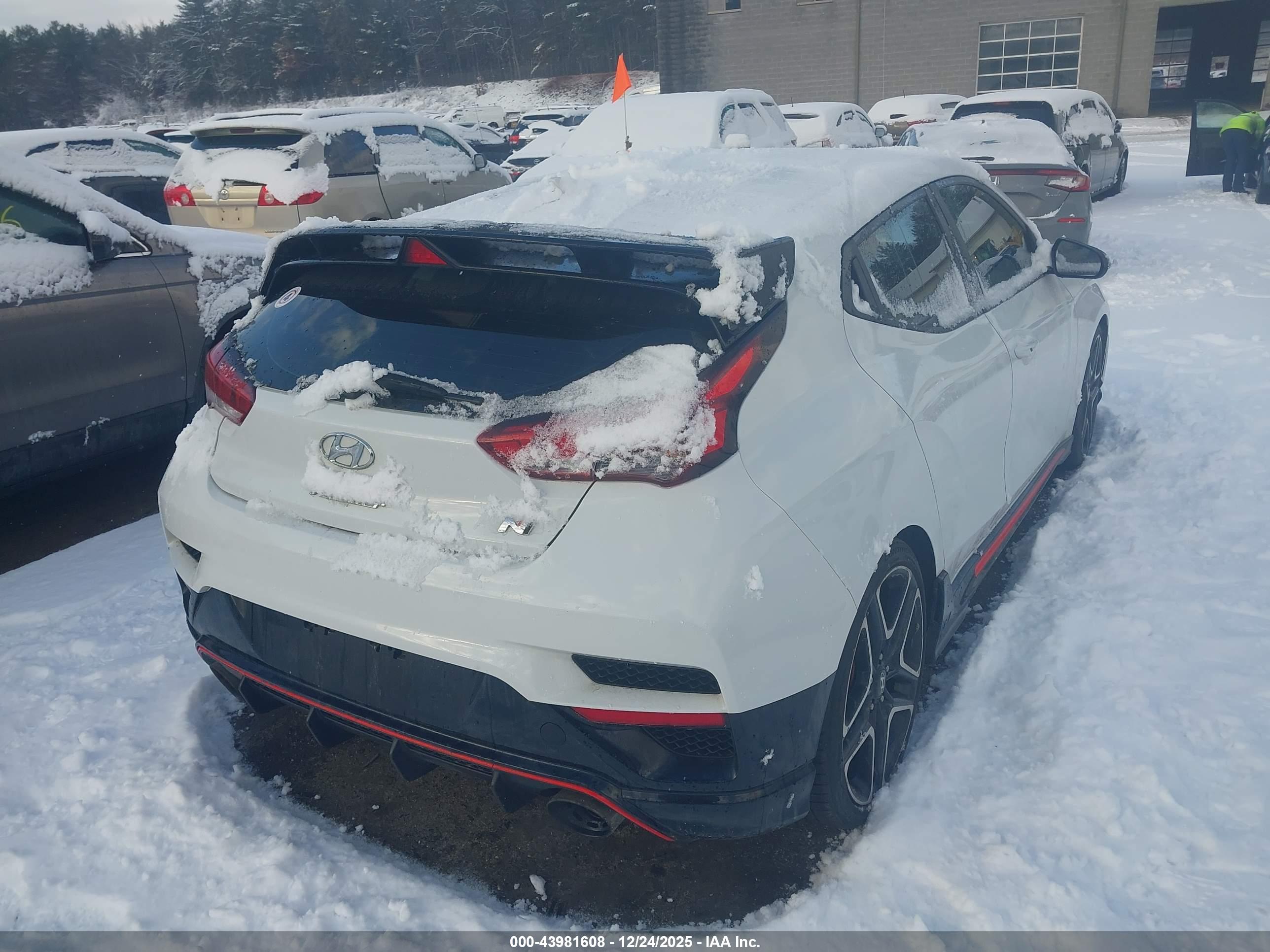 HYUNDAI VELOSTER image 4