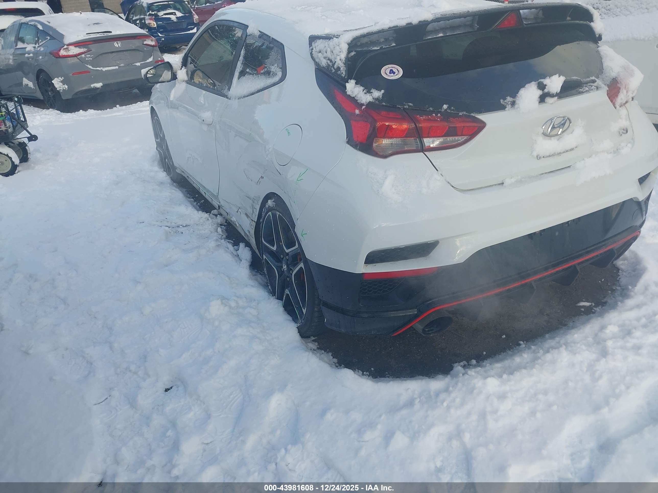 HYUNDAI VELOSTER image 6