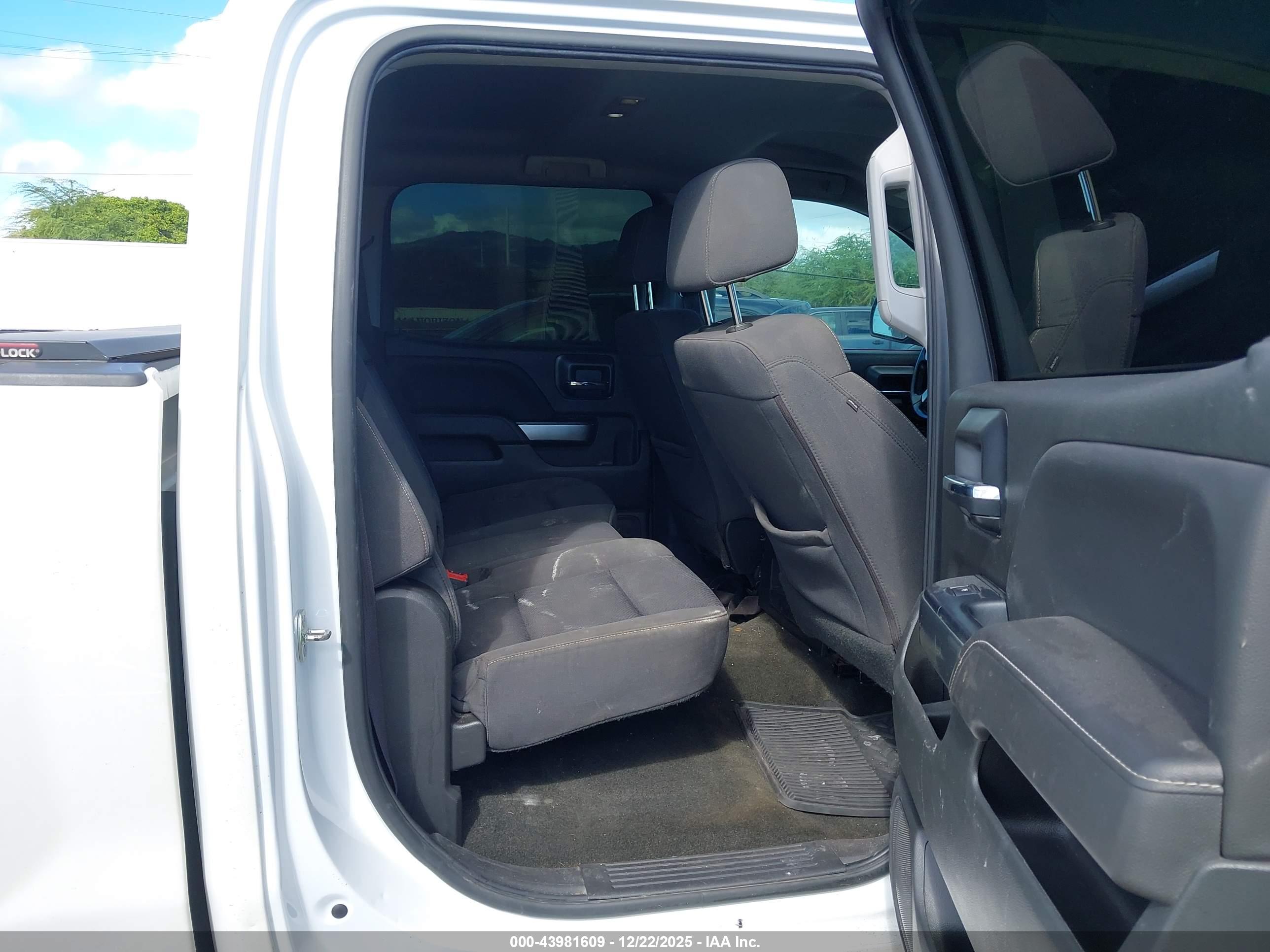 CHEVROLET SILVERADO image 8