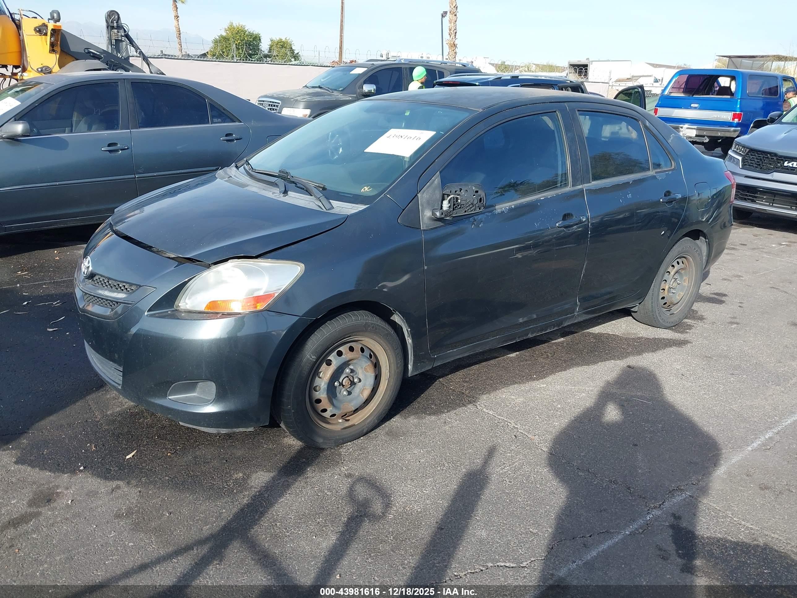 TOYOTA YARIS image 2