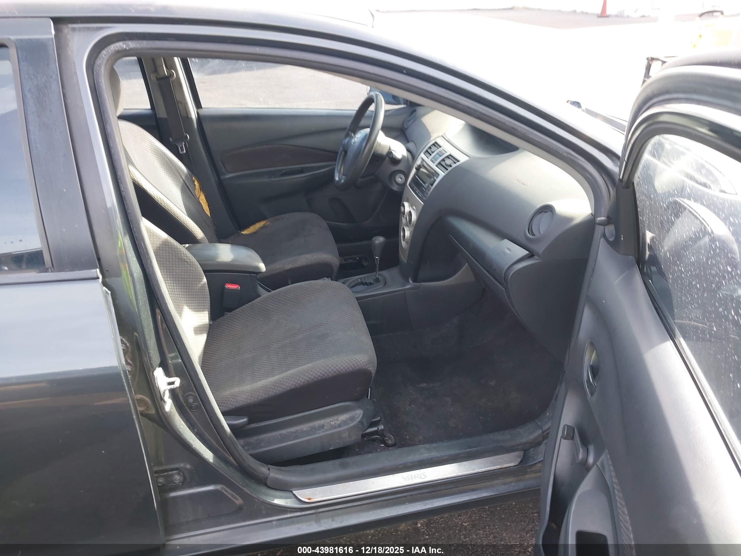 TOYOTA YARIS image 5