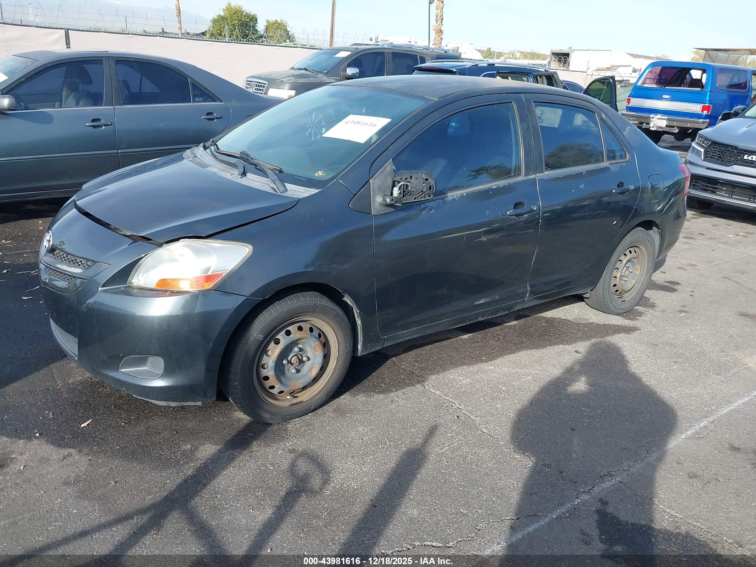 TOYOTA YARIS image 6