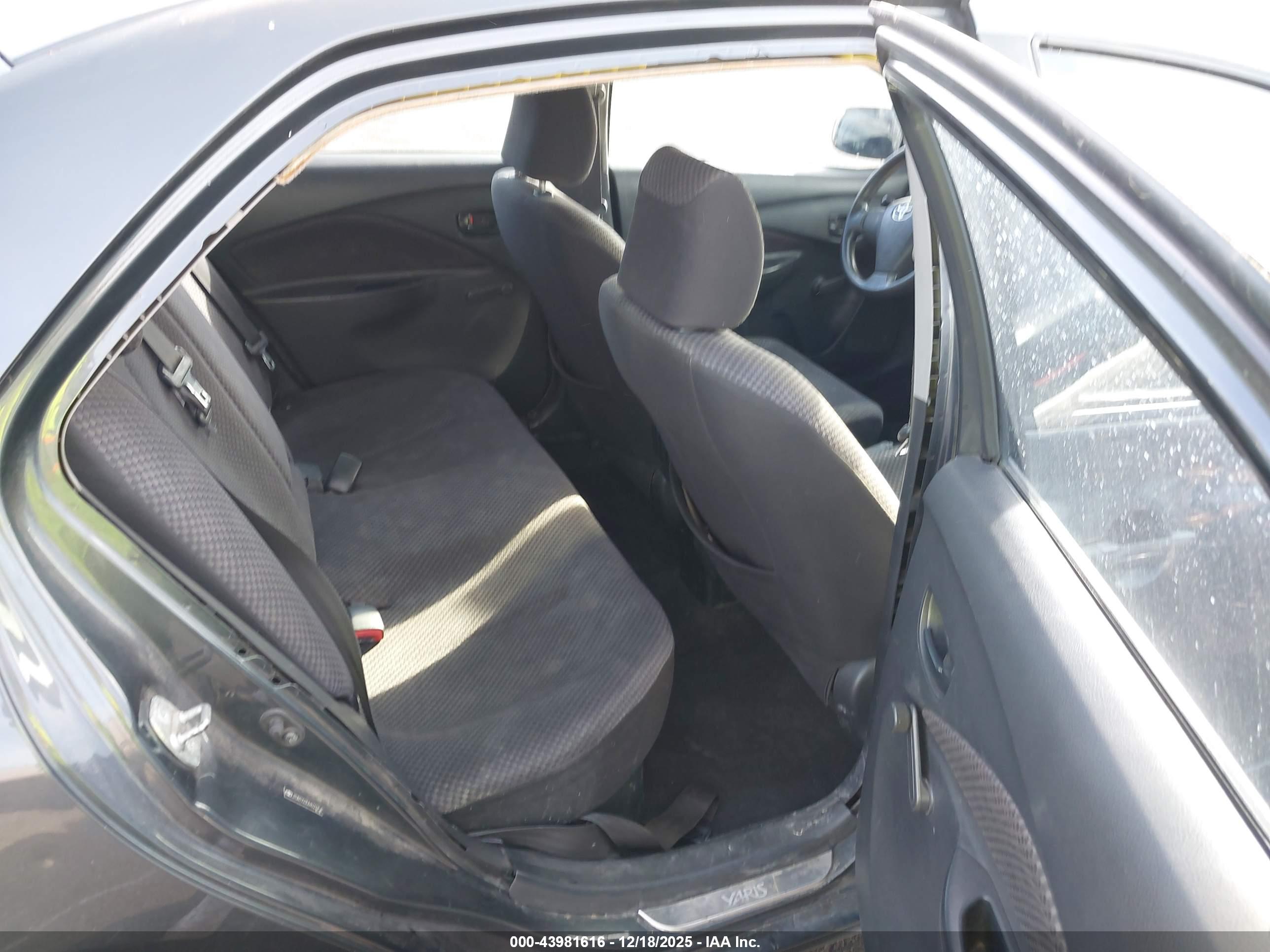 TOYOTA YARIS image 8