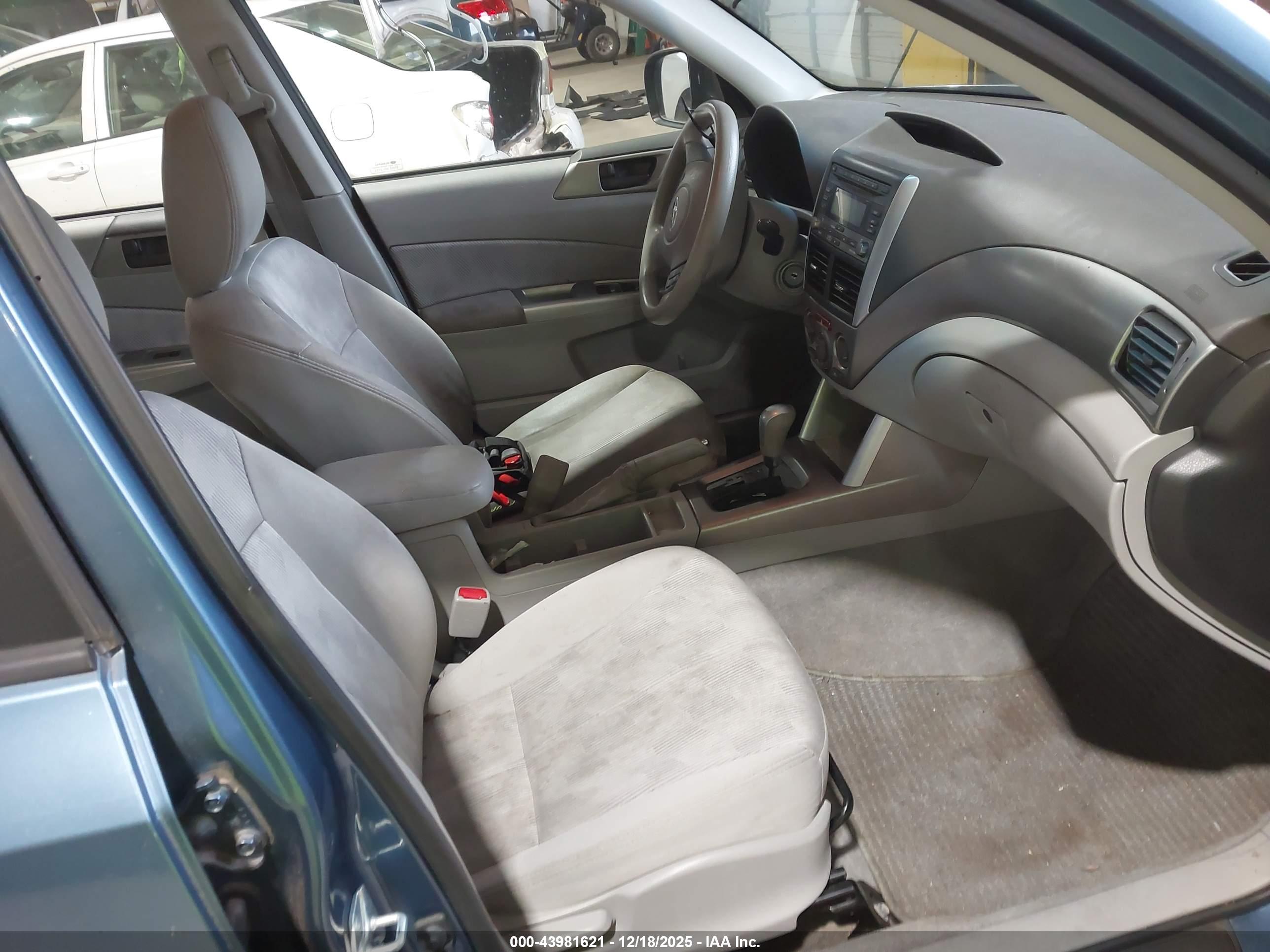 SUBARU FORESTER image 5