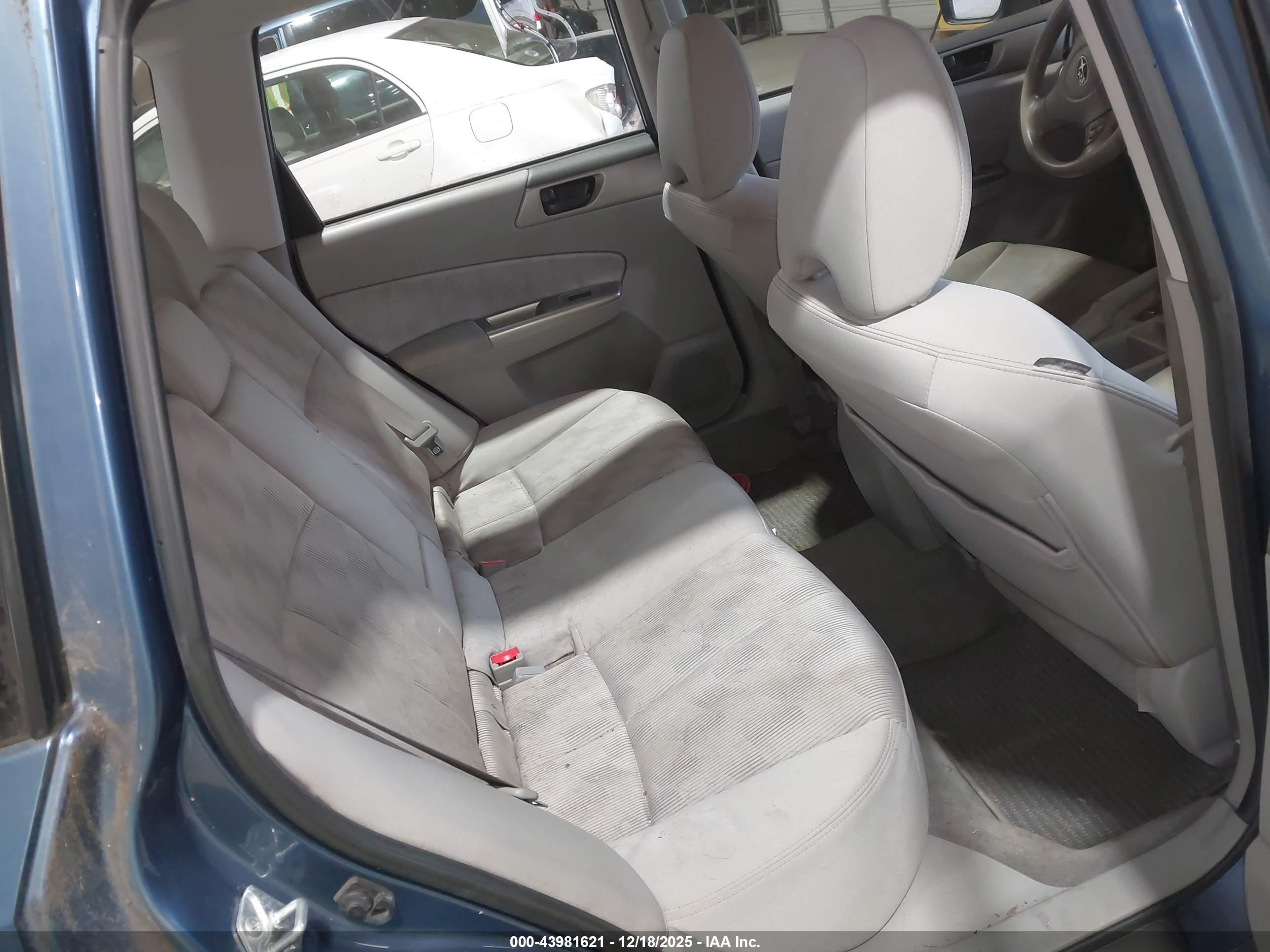 SUBARU FORESTER image 8