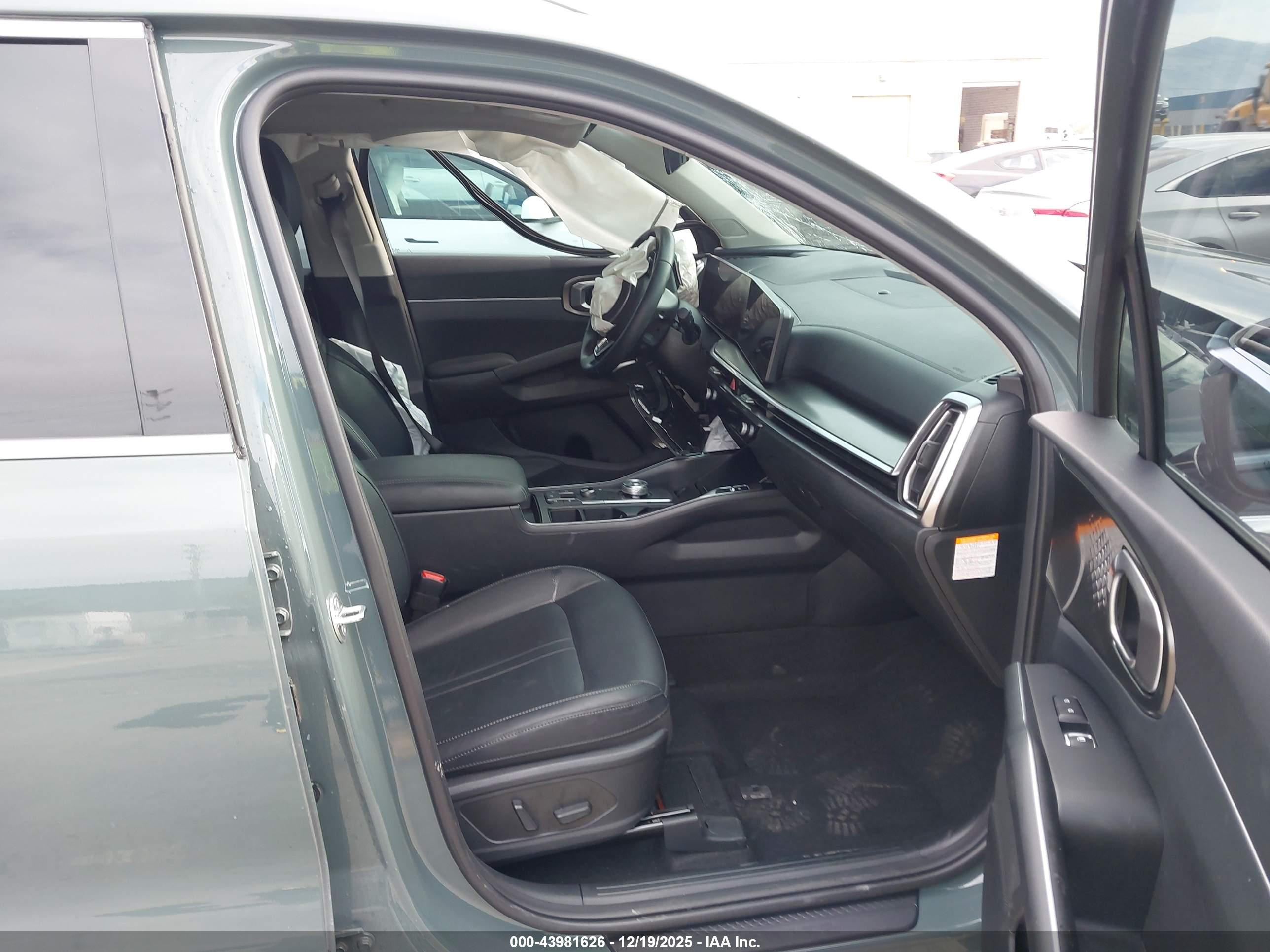 KIA SORENTO image 5