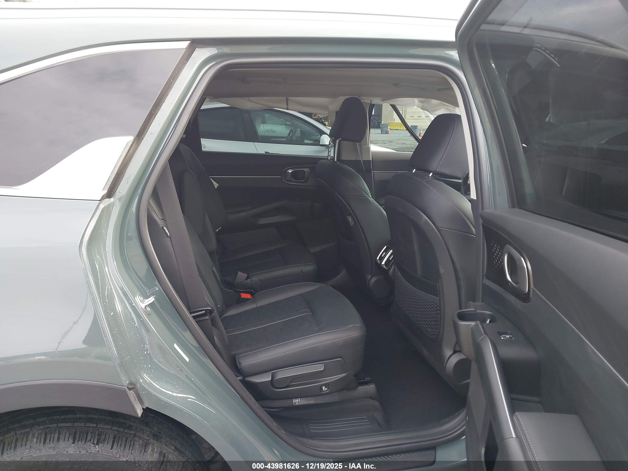 KIA SORENTO image 8