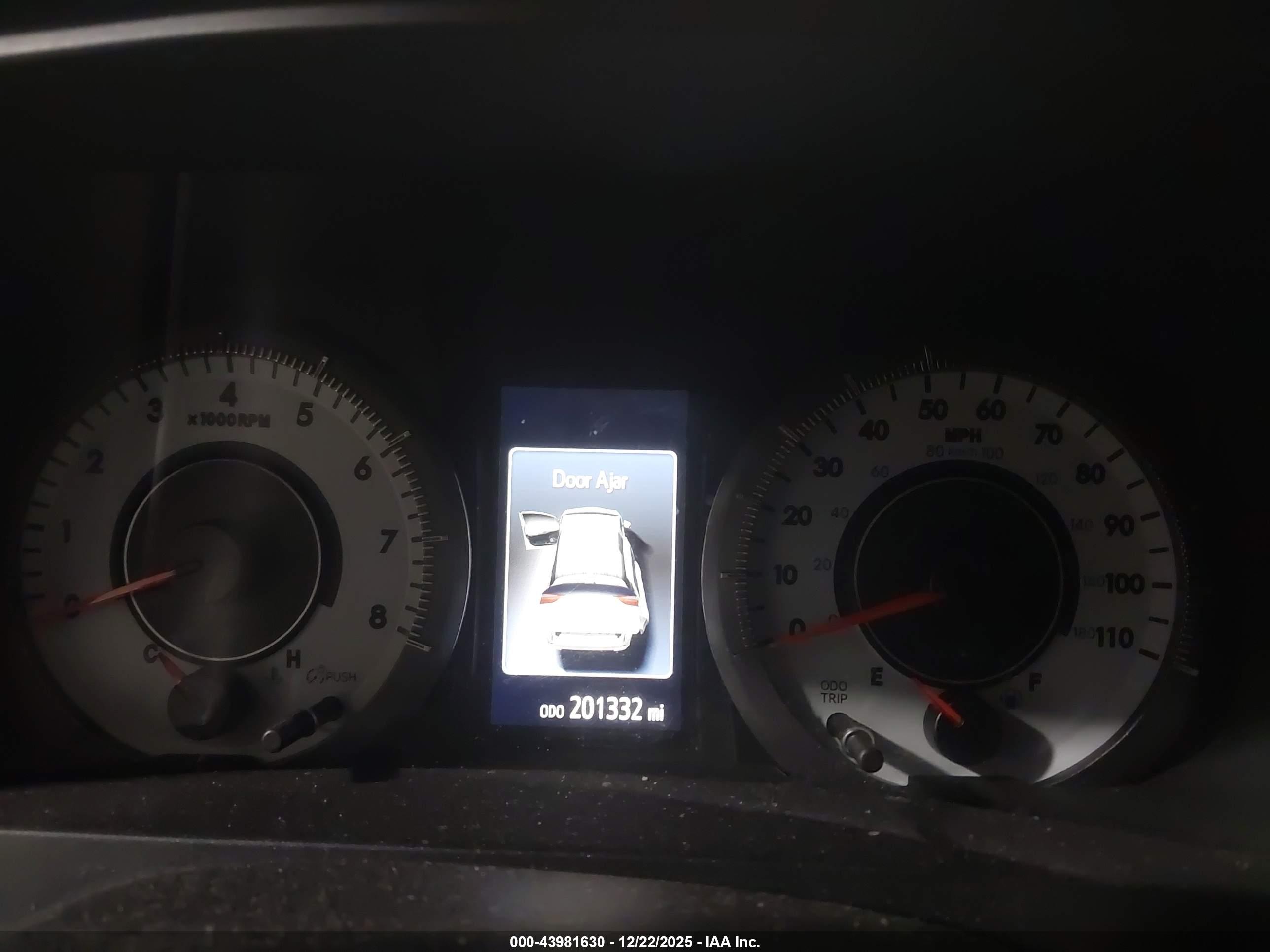 TOYOTA SIENNA image 7