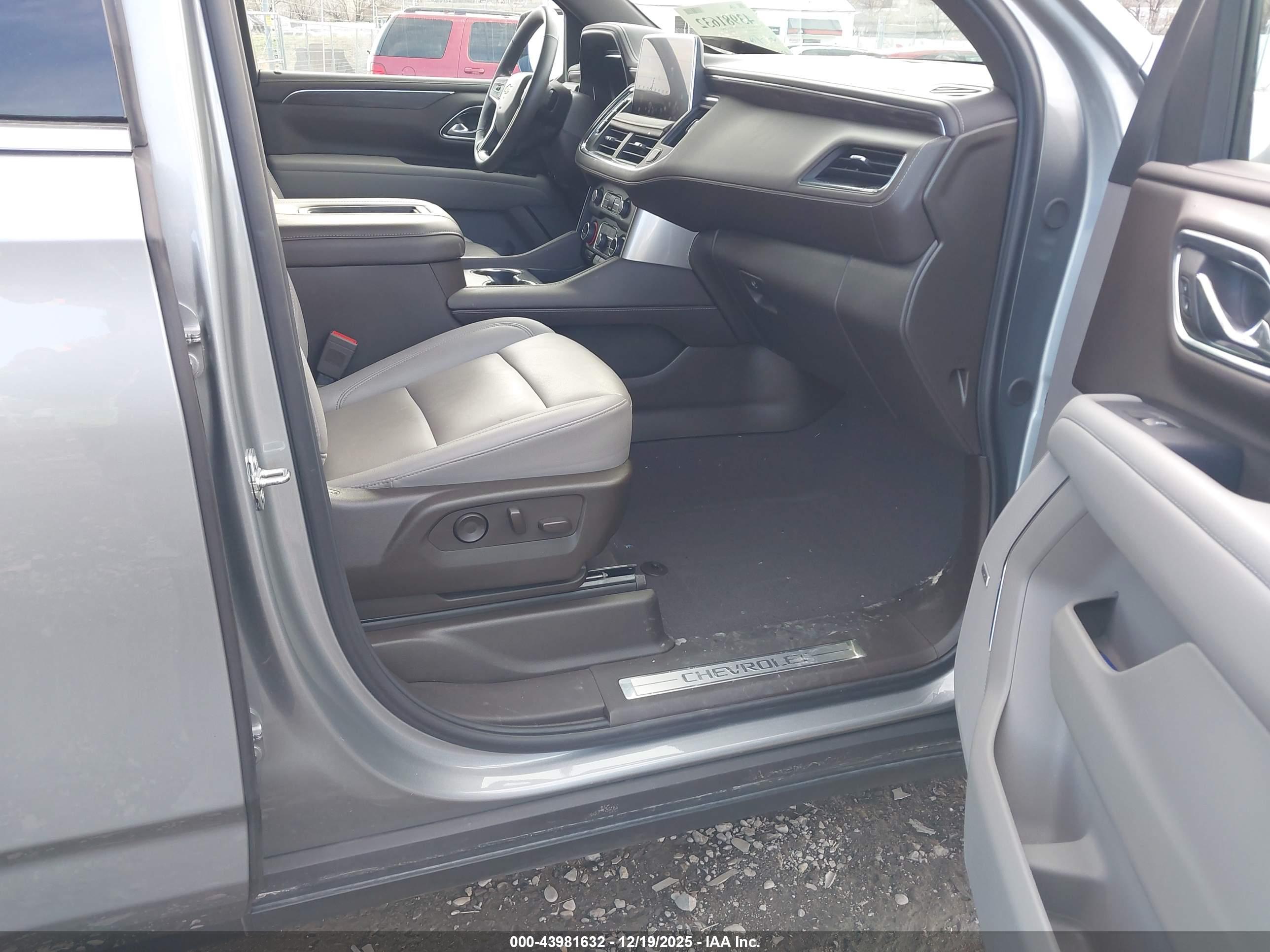 CHEVROLET TAHOE image 5