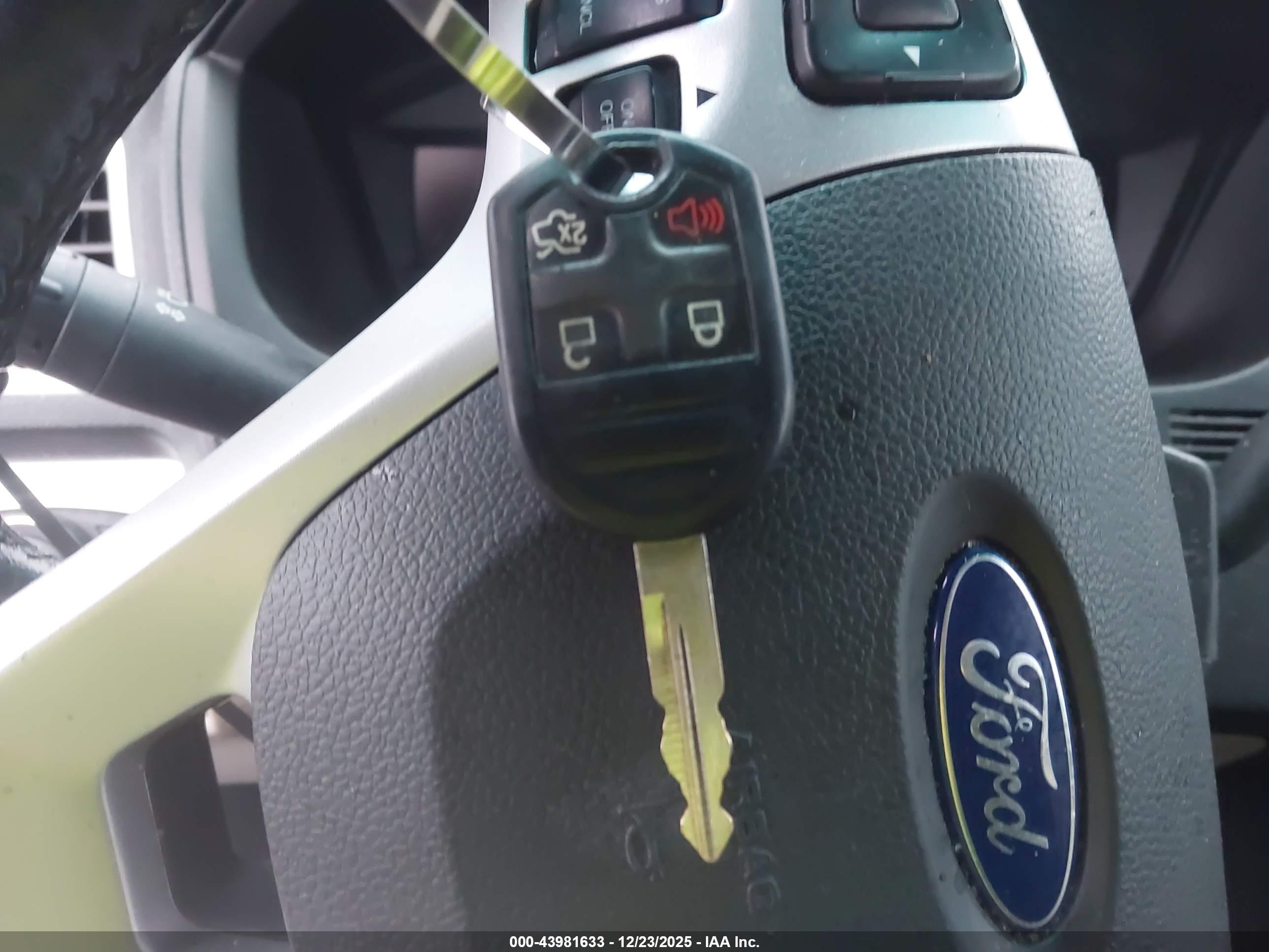 FORD EXPLORER image 11