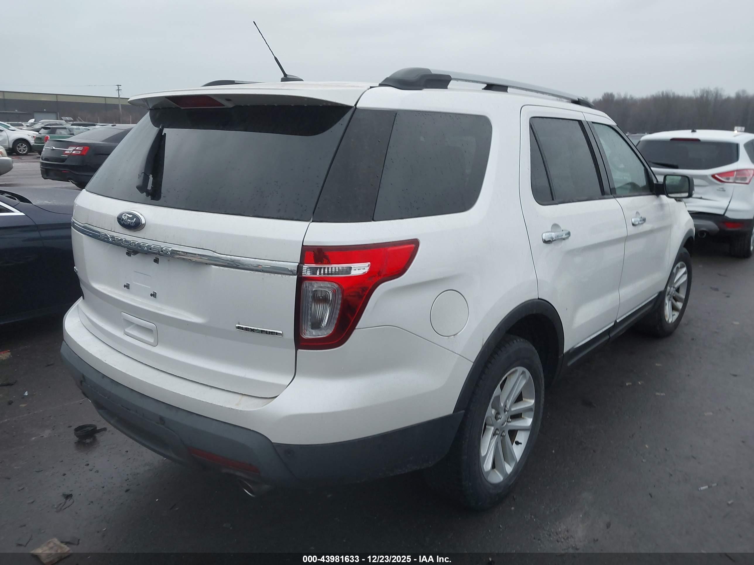 FORD EXPLORER image 4