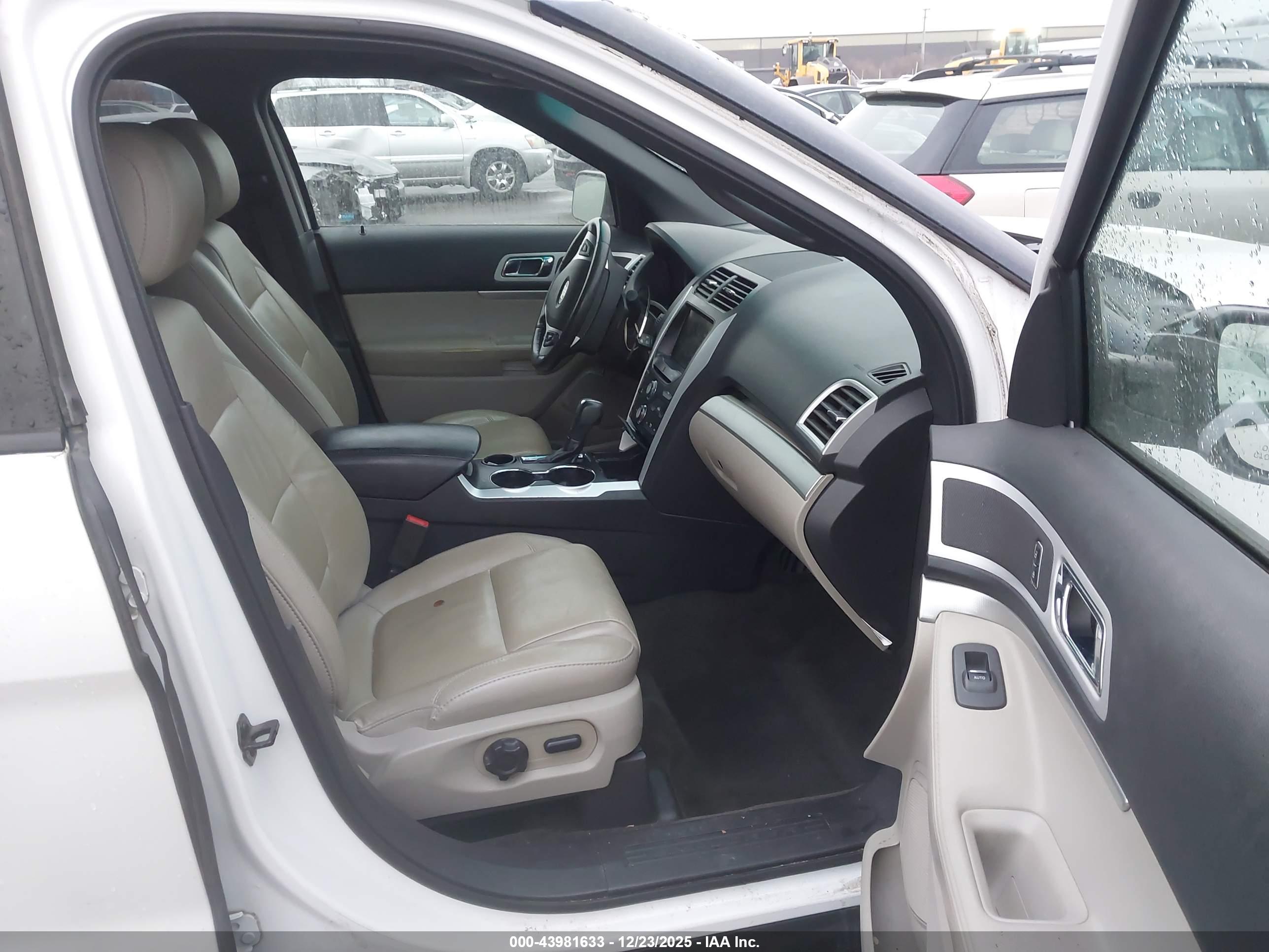 FORD EXPLORER image 5
