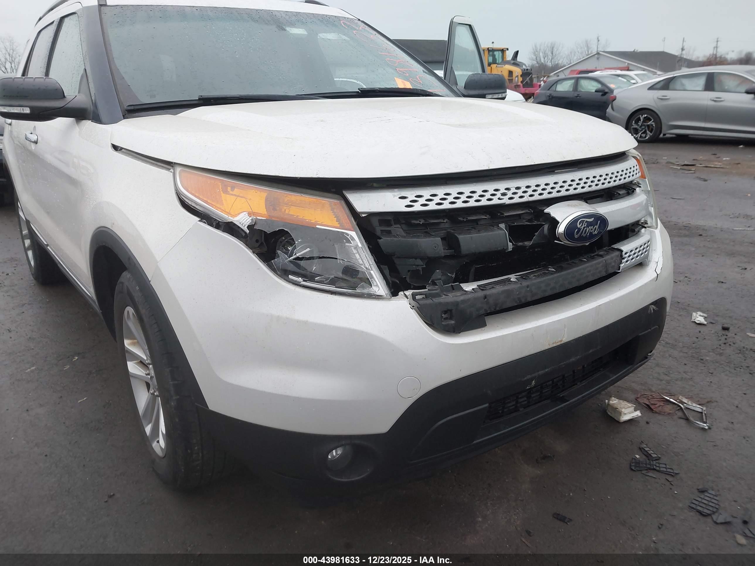 FORD EXPLORER image 6