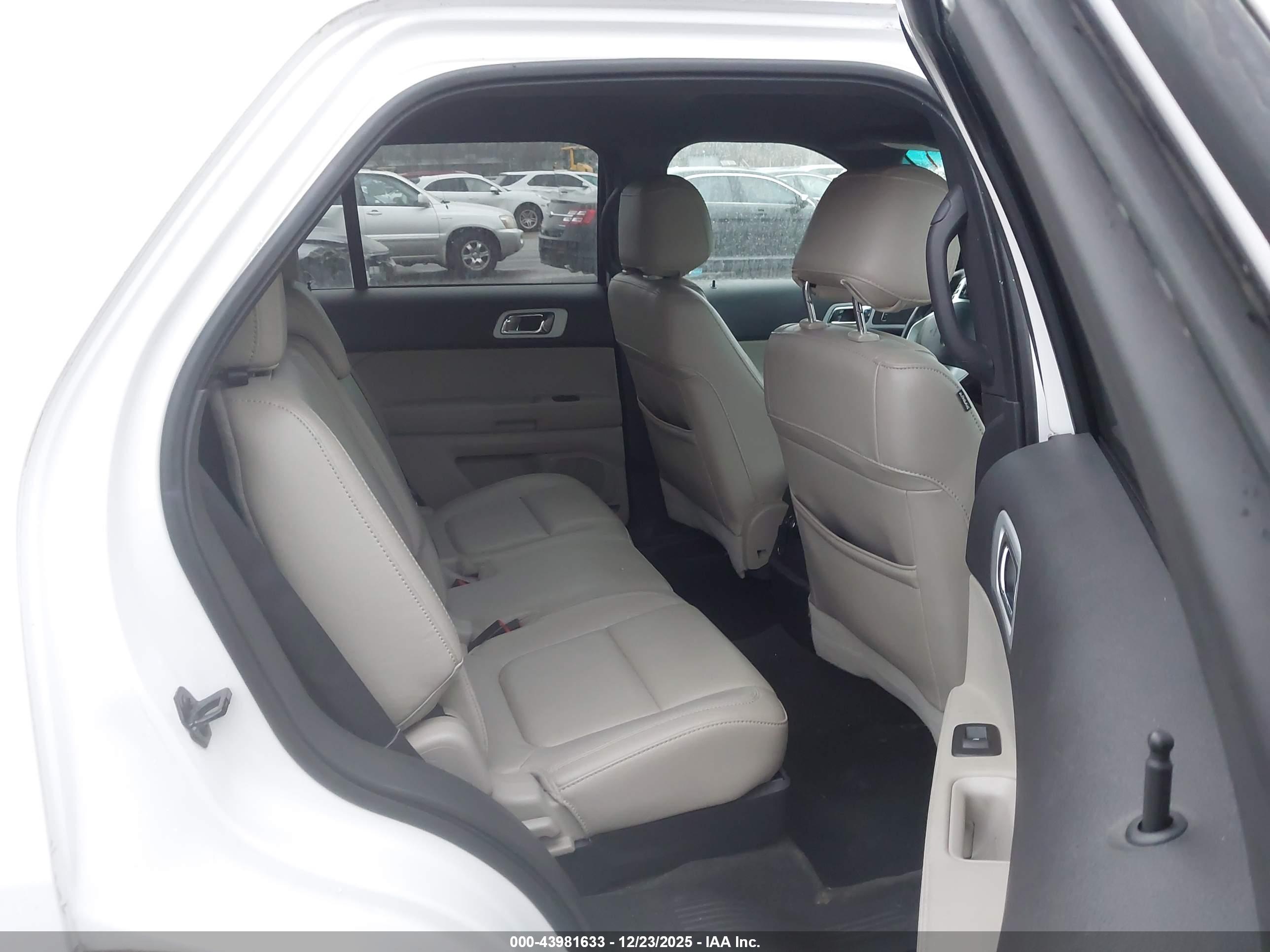FORD EXPLORER image 8