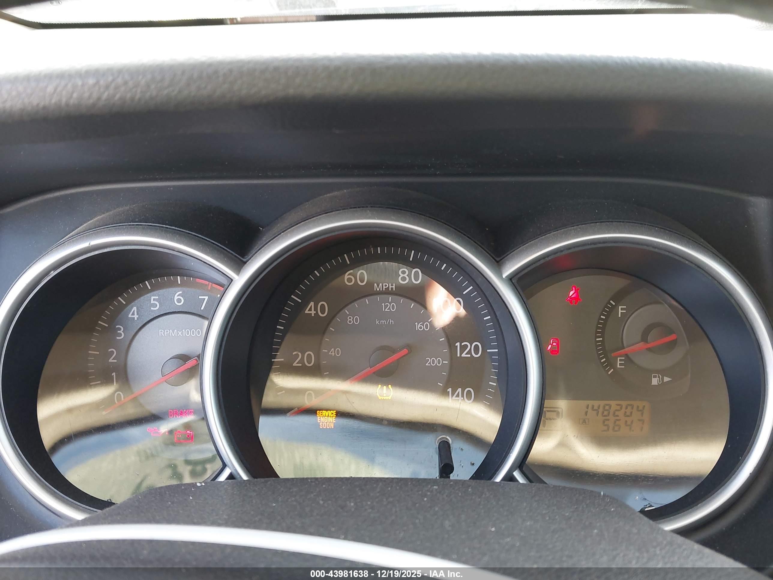 NISSAN VERSA image 7