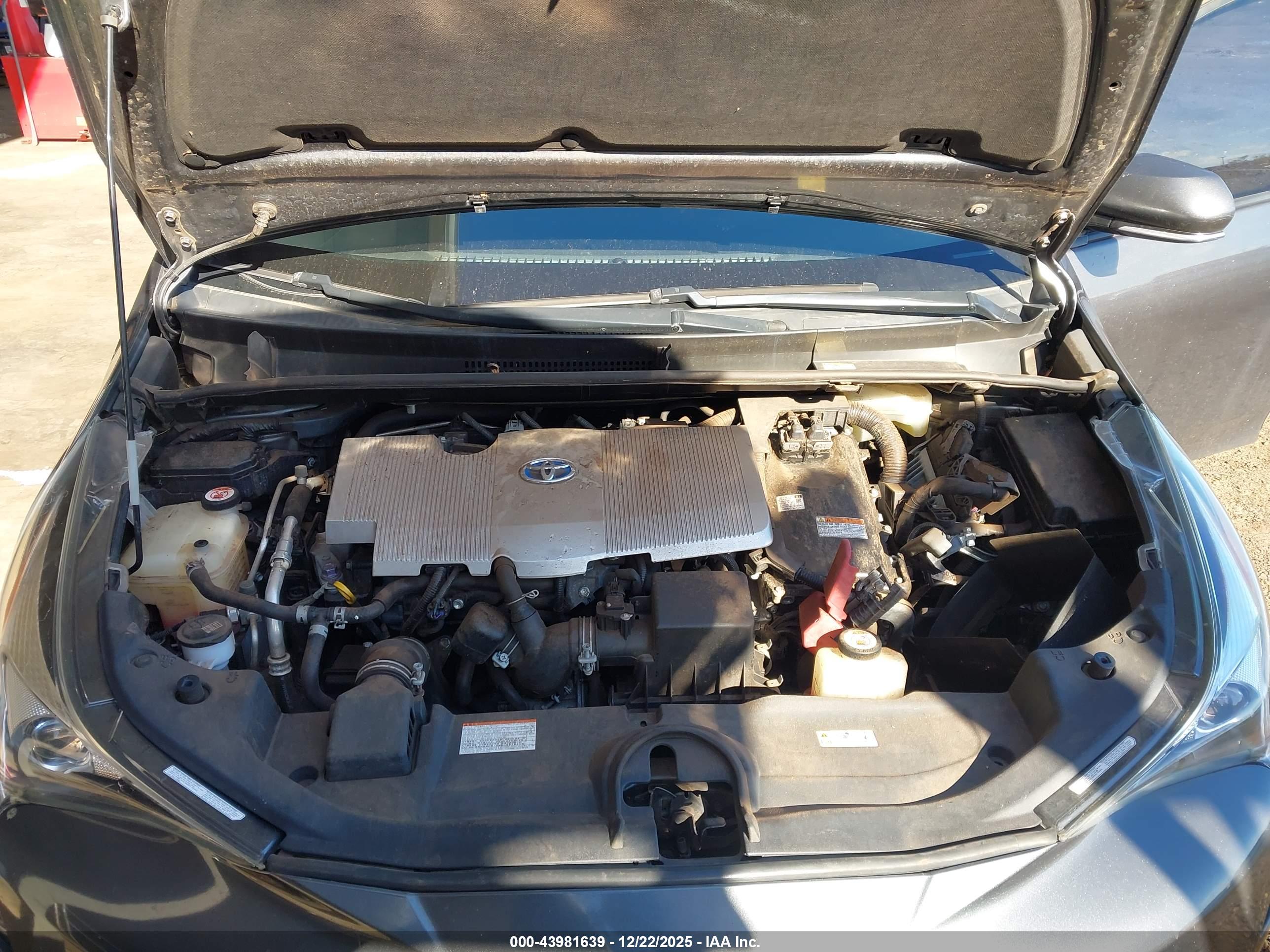 TOYOTA PRIUS image 10