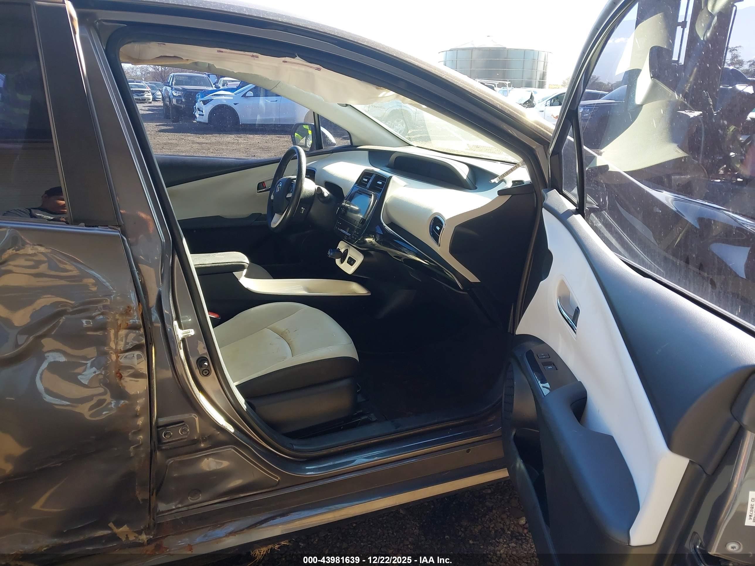 TOYOTA PRIUS image 5