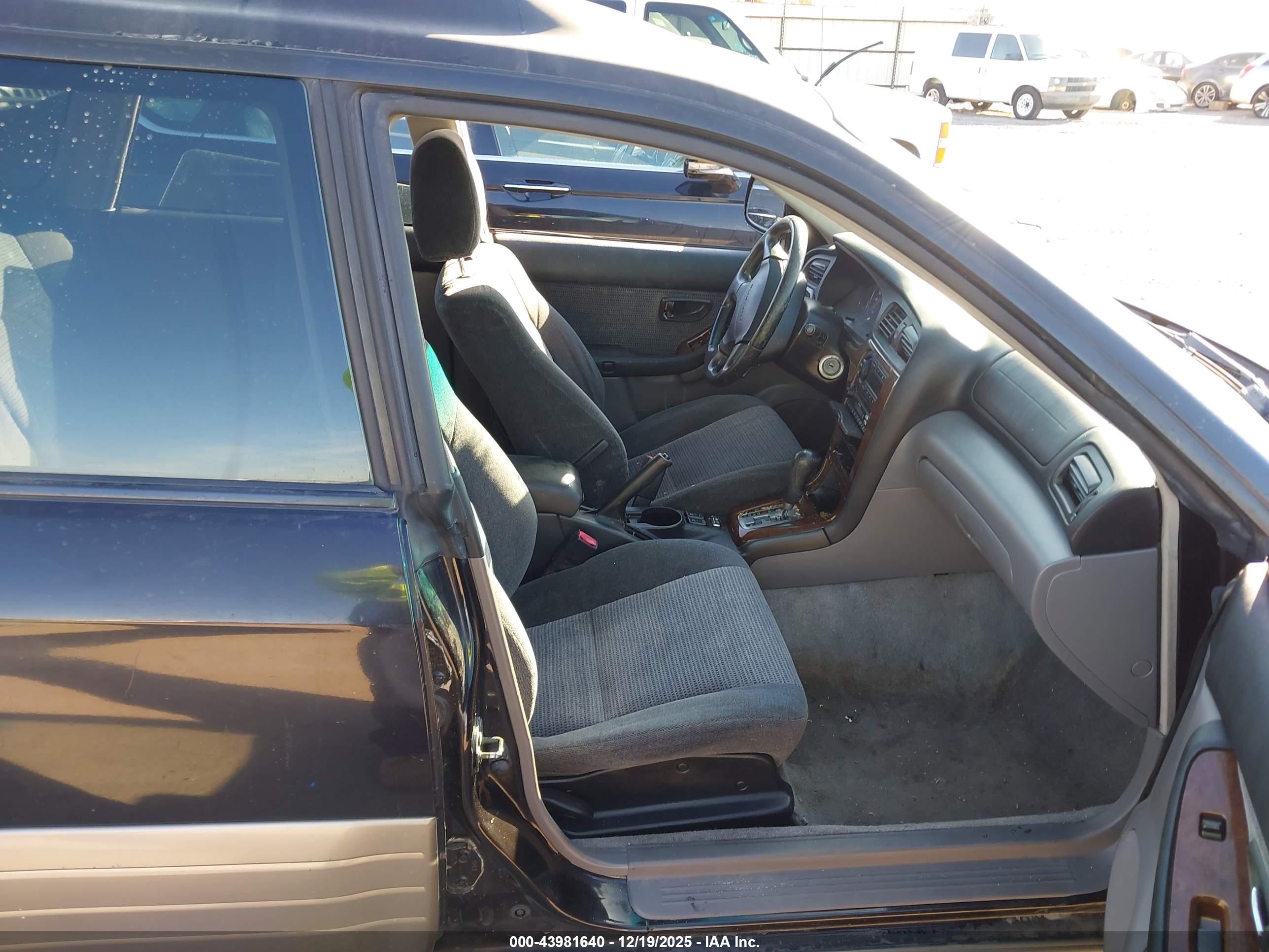 SUBARU OUTBACK image 5