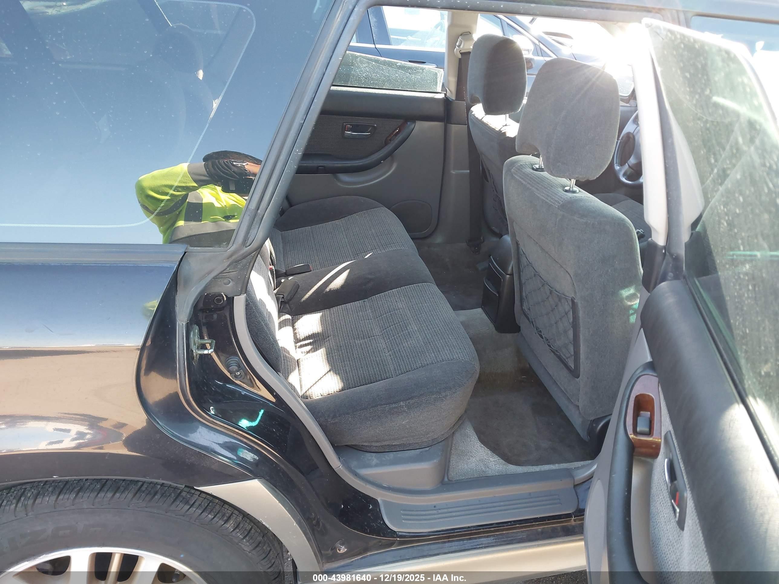 SUBARU OUTBACK image 8