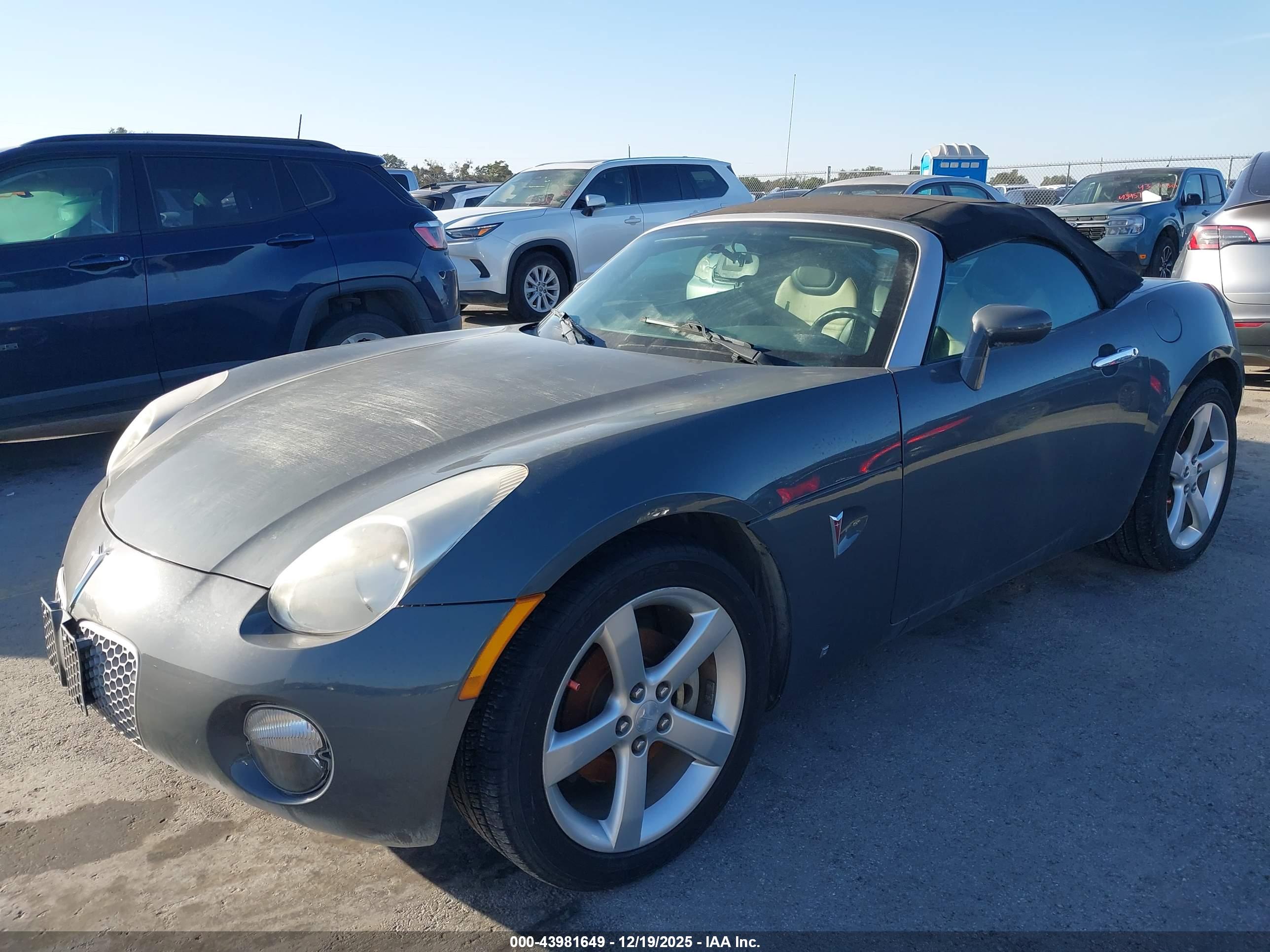 PONTIAC SOLSTICE image 2