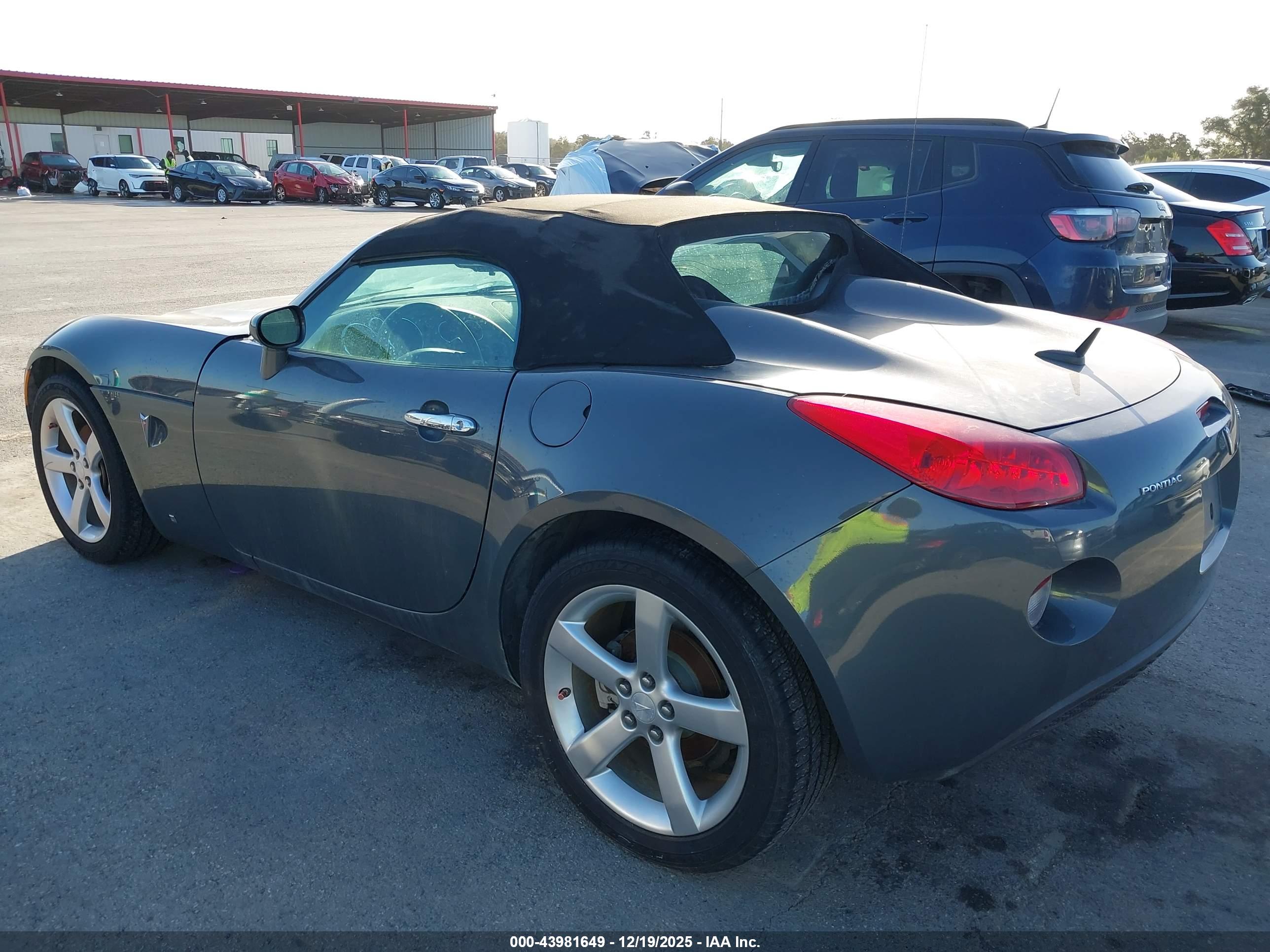 PONTIAC SOLSTICE image 3