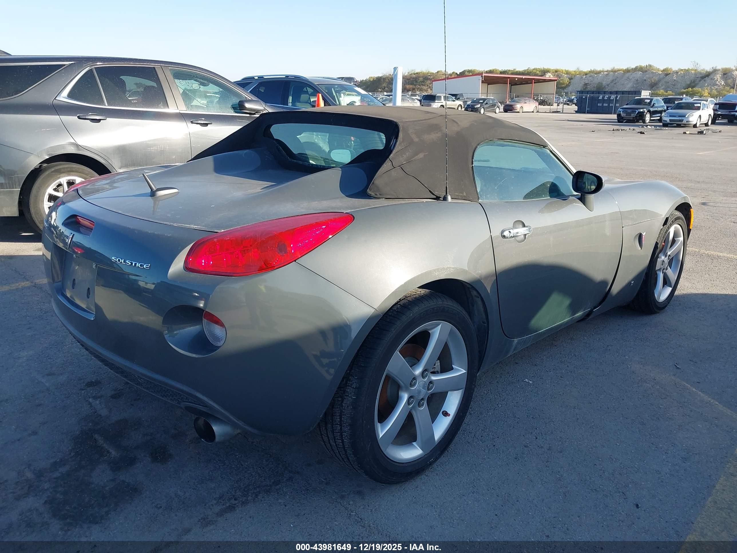 PONTIAC SOLSTICE image 4