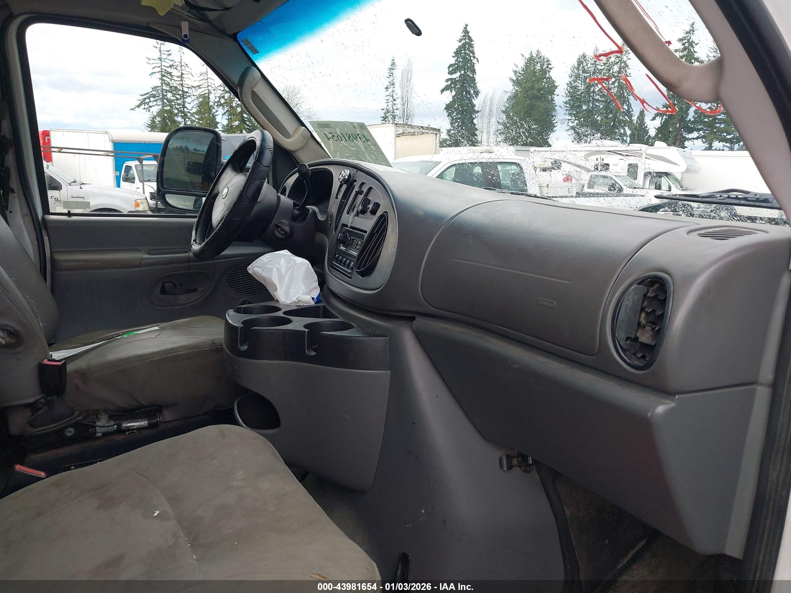 FORD E-350 image 8
