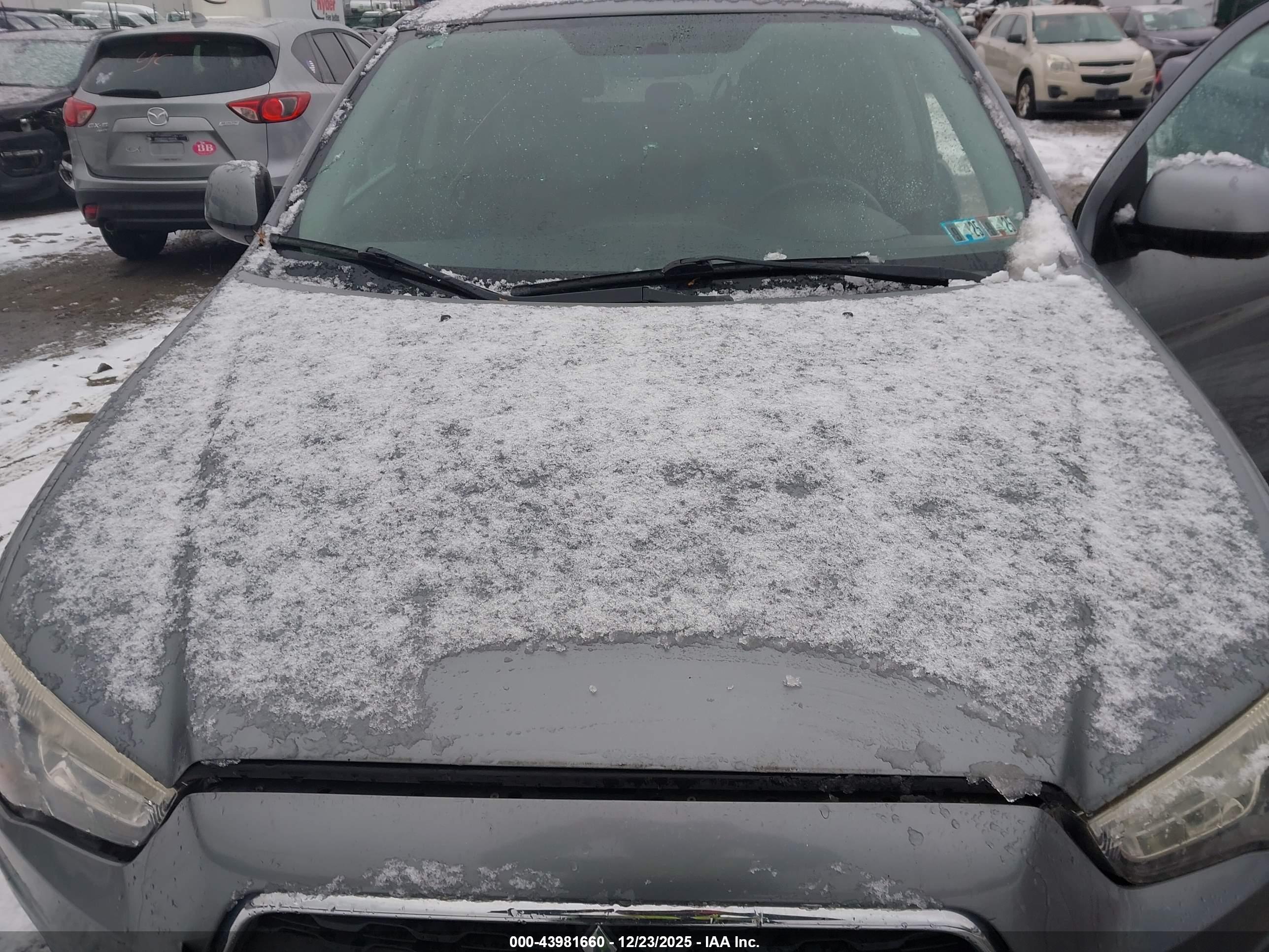 MITSUBISHI OUTLANDER image 10