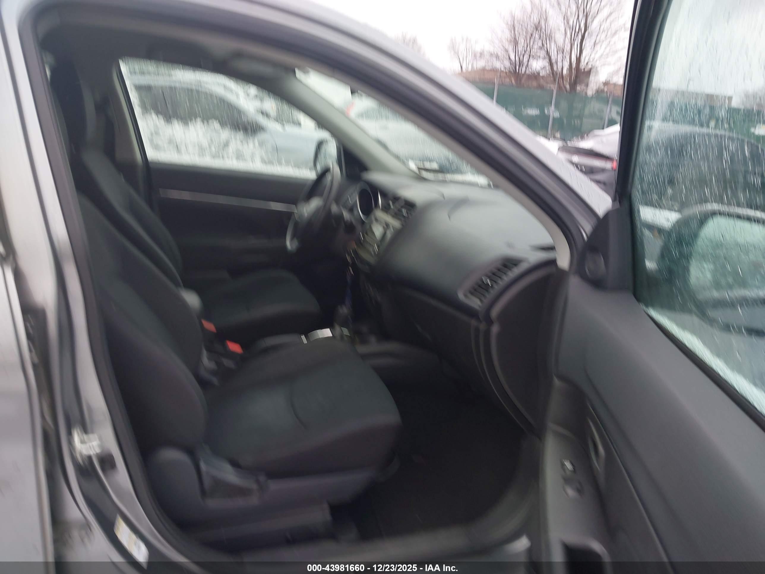 MITSUBISHI OUTLANDER image 5