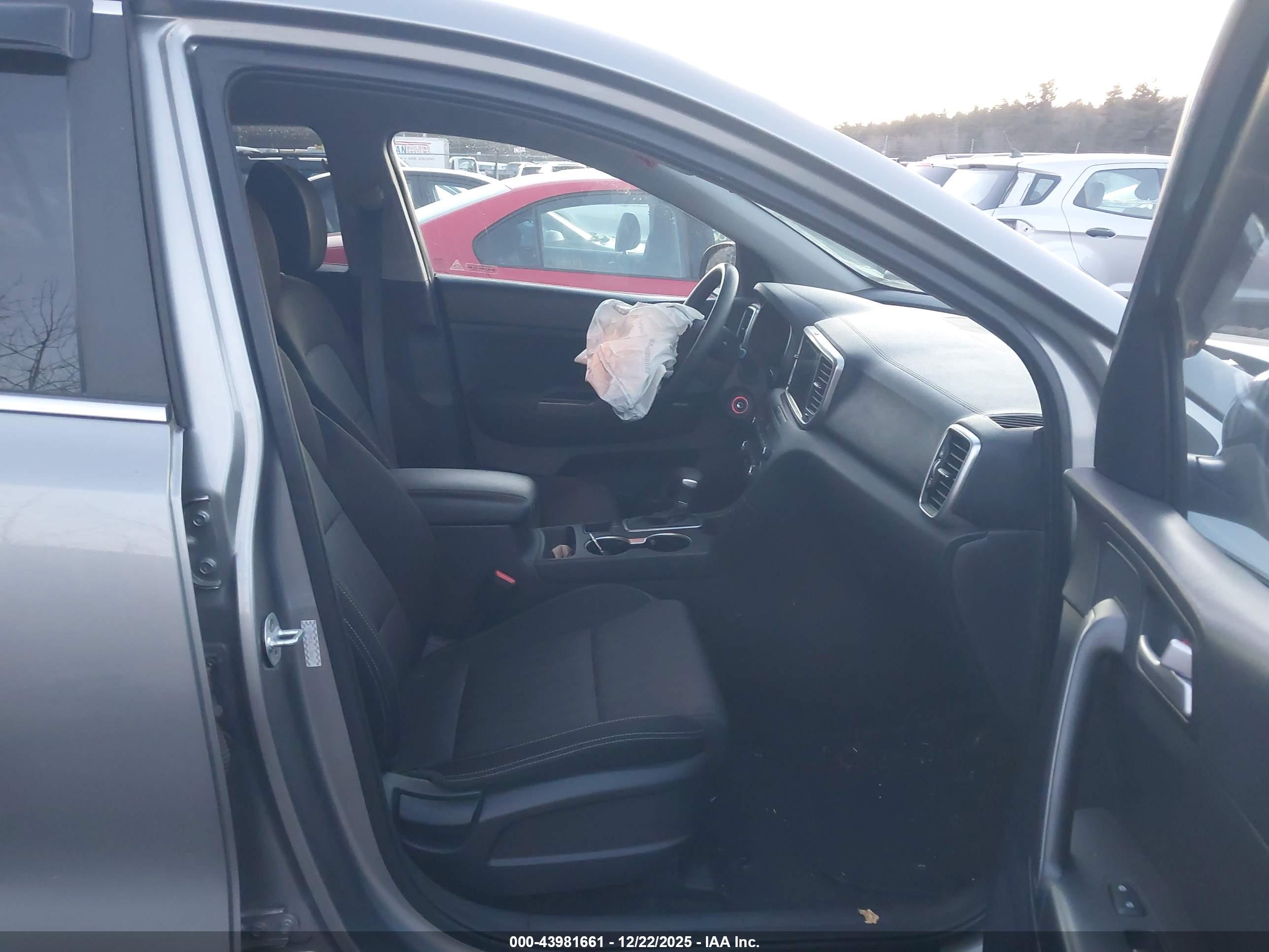 KIA SPORTAGE image 5
