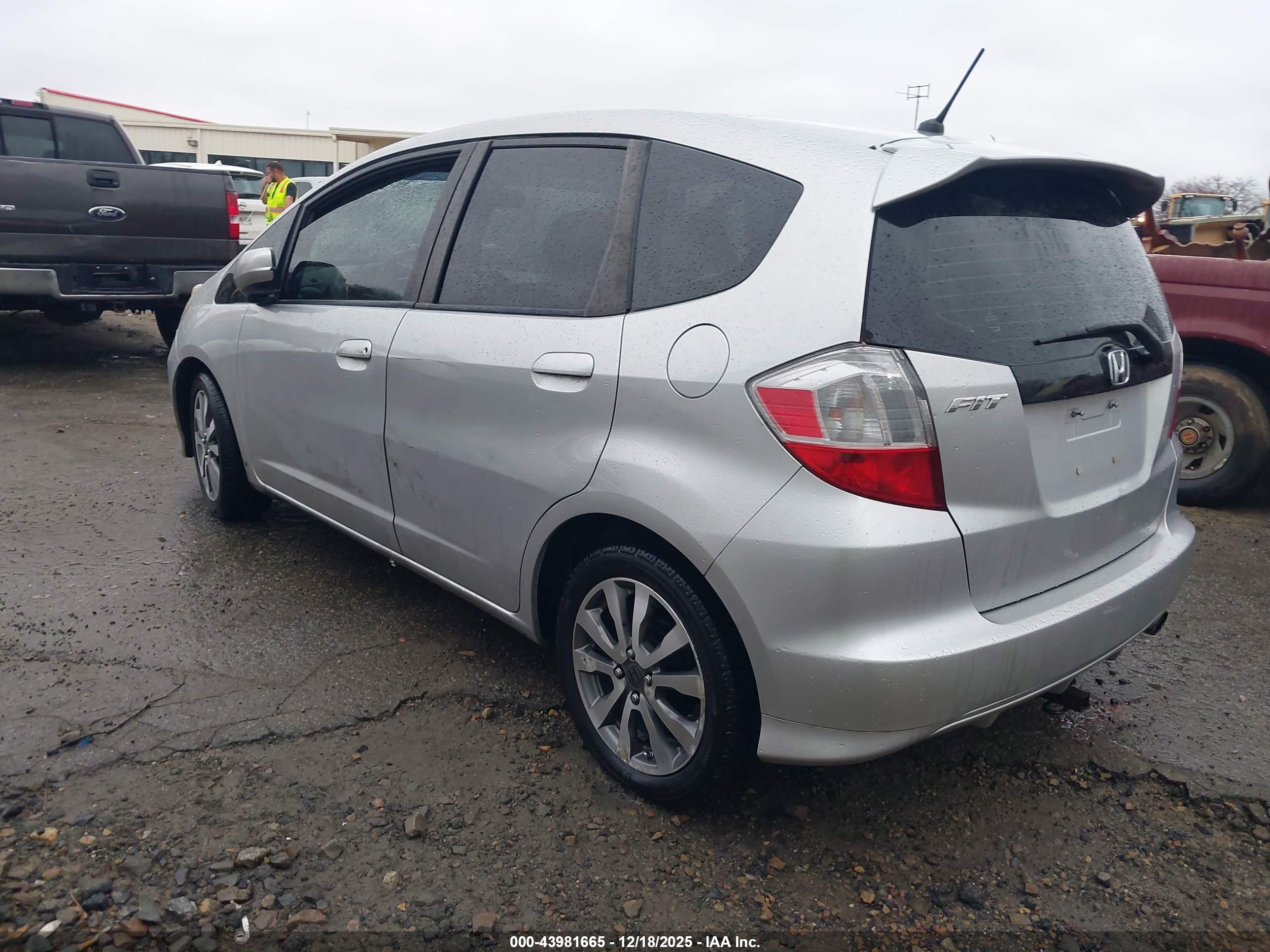 HONDA FIT image 3