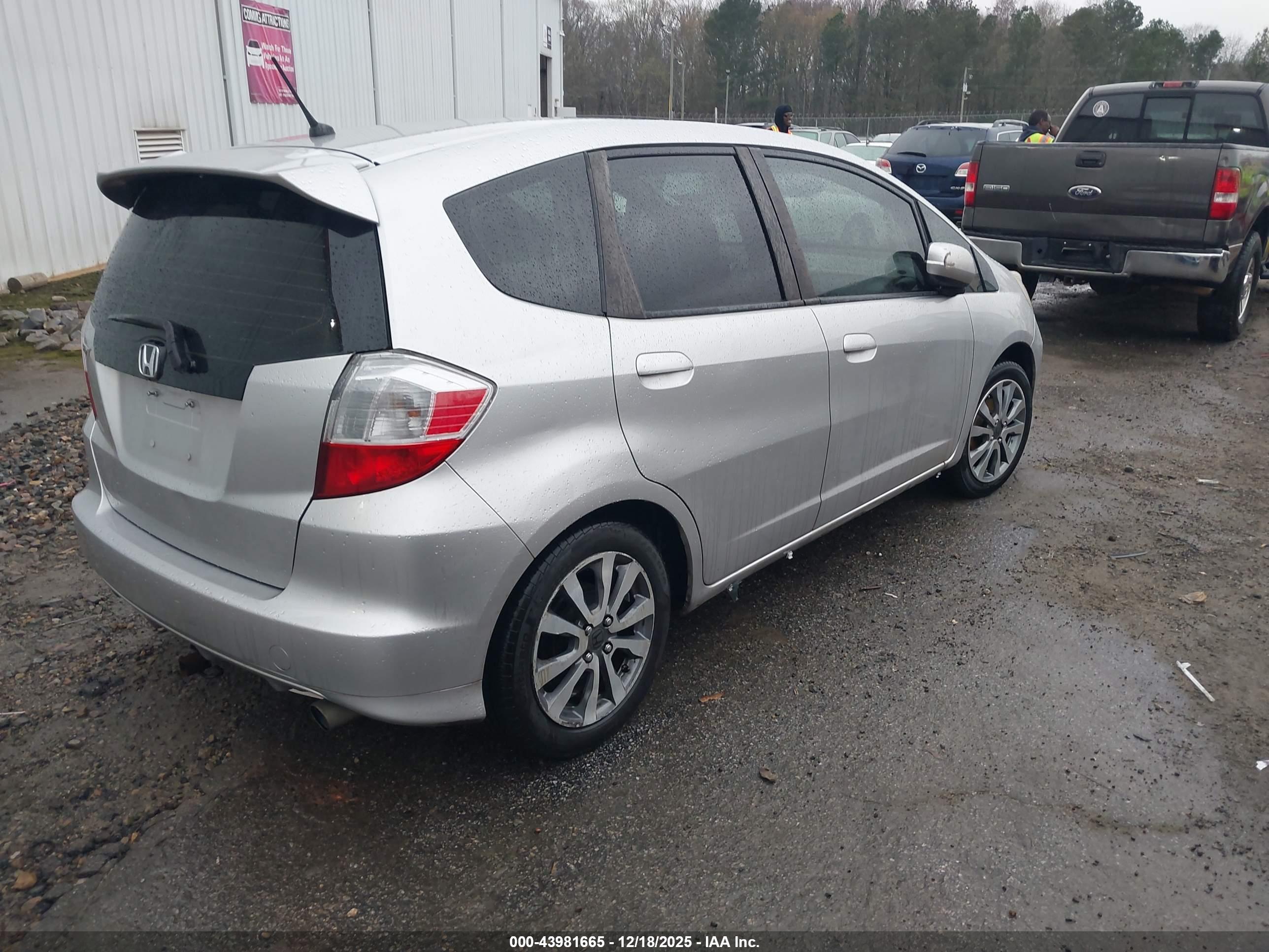 HONDA FIT image 4