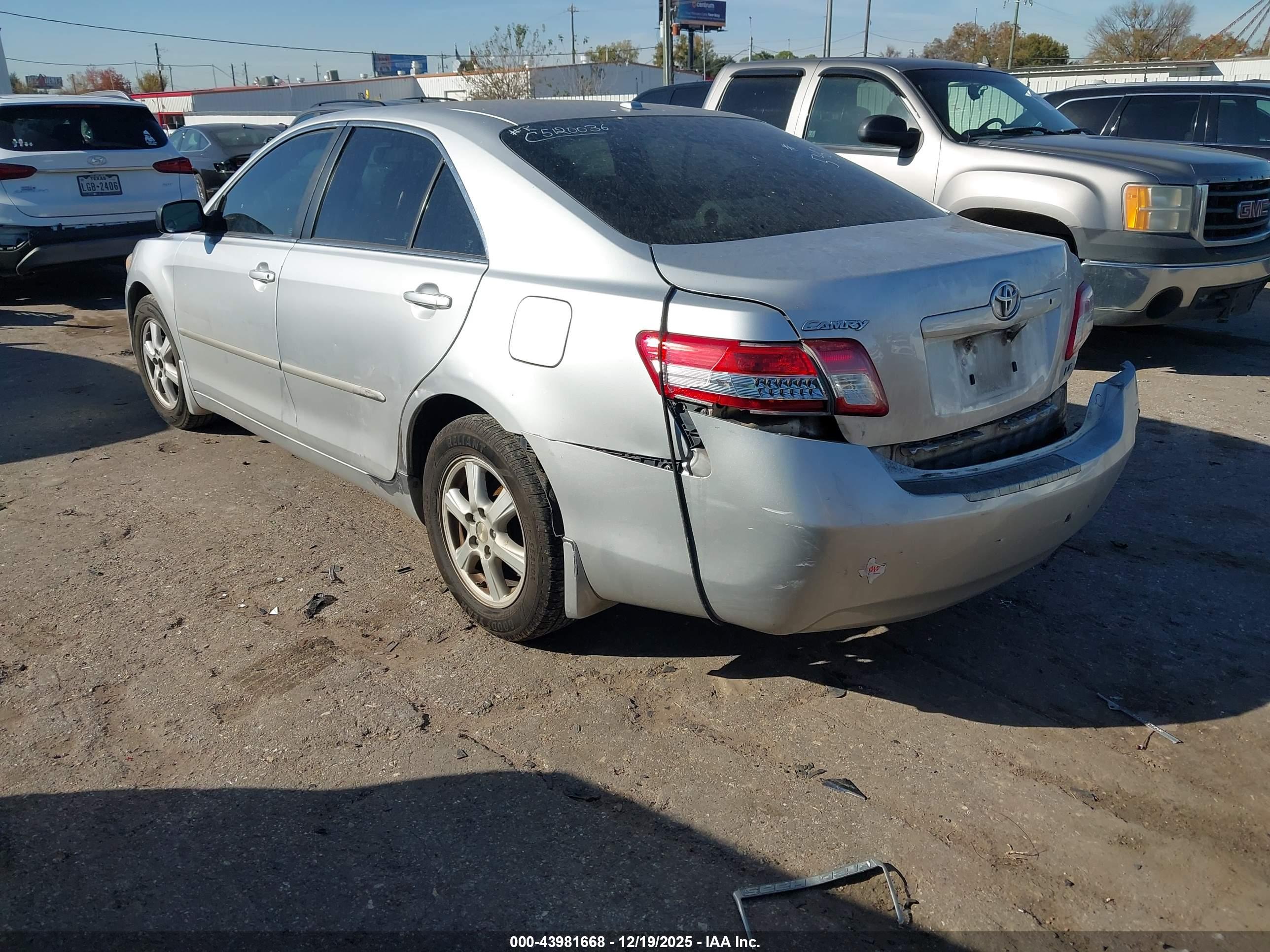 TOYOTA CAMRY image 3